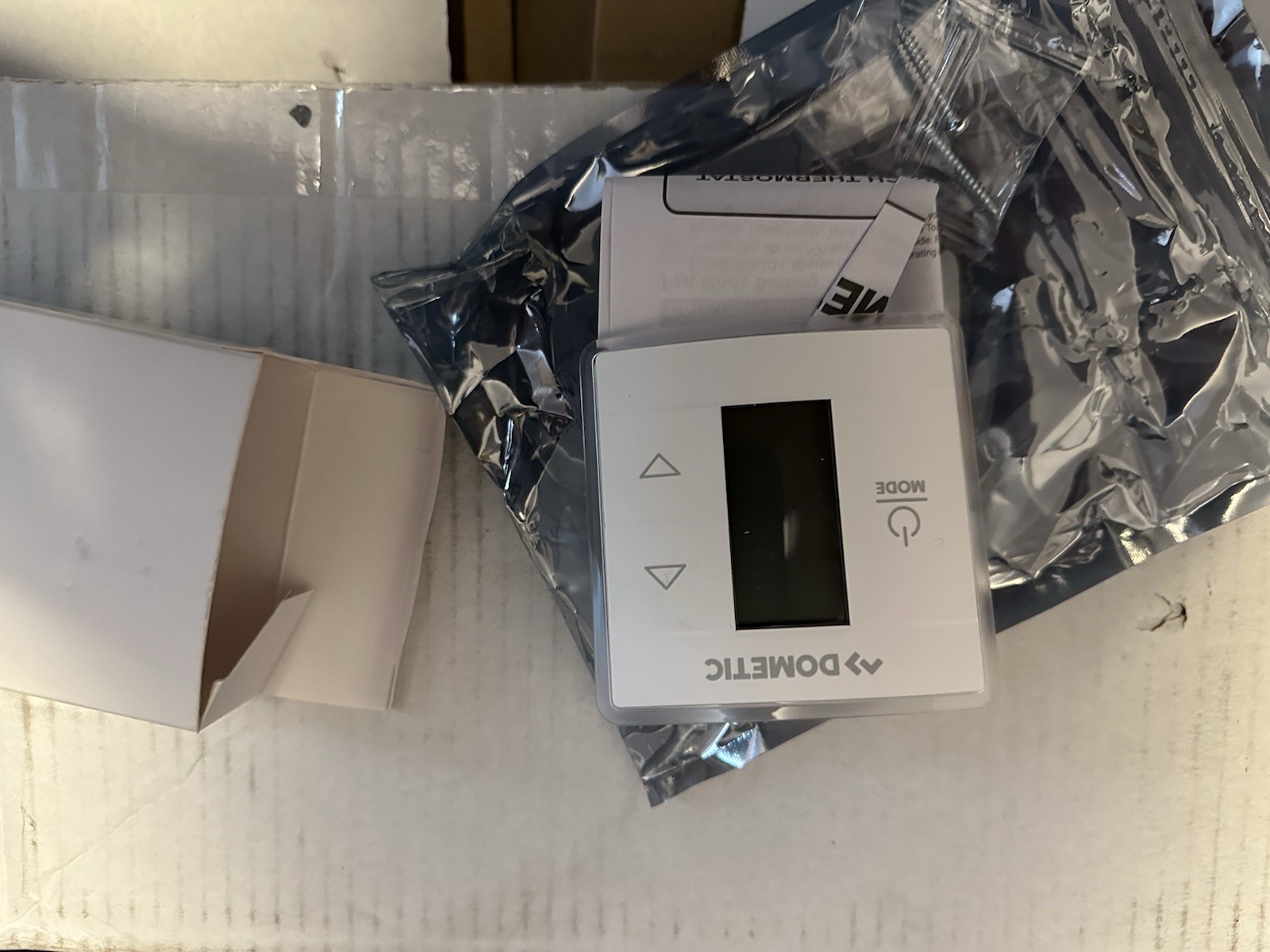 ￼ Dometic 3316230.700 Touchpad White Digital Thermostat New