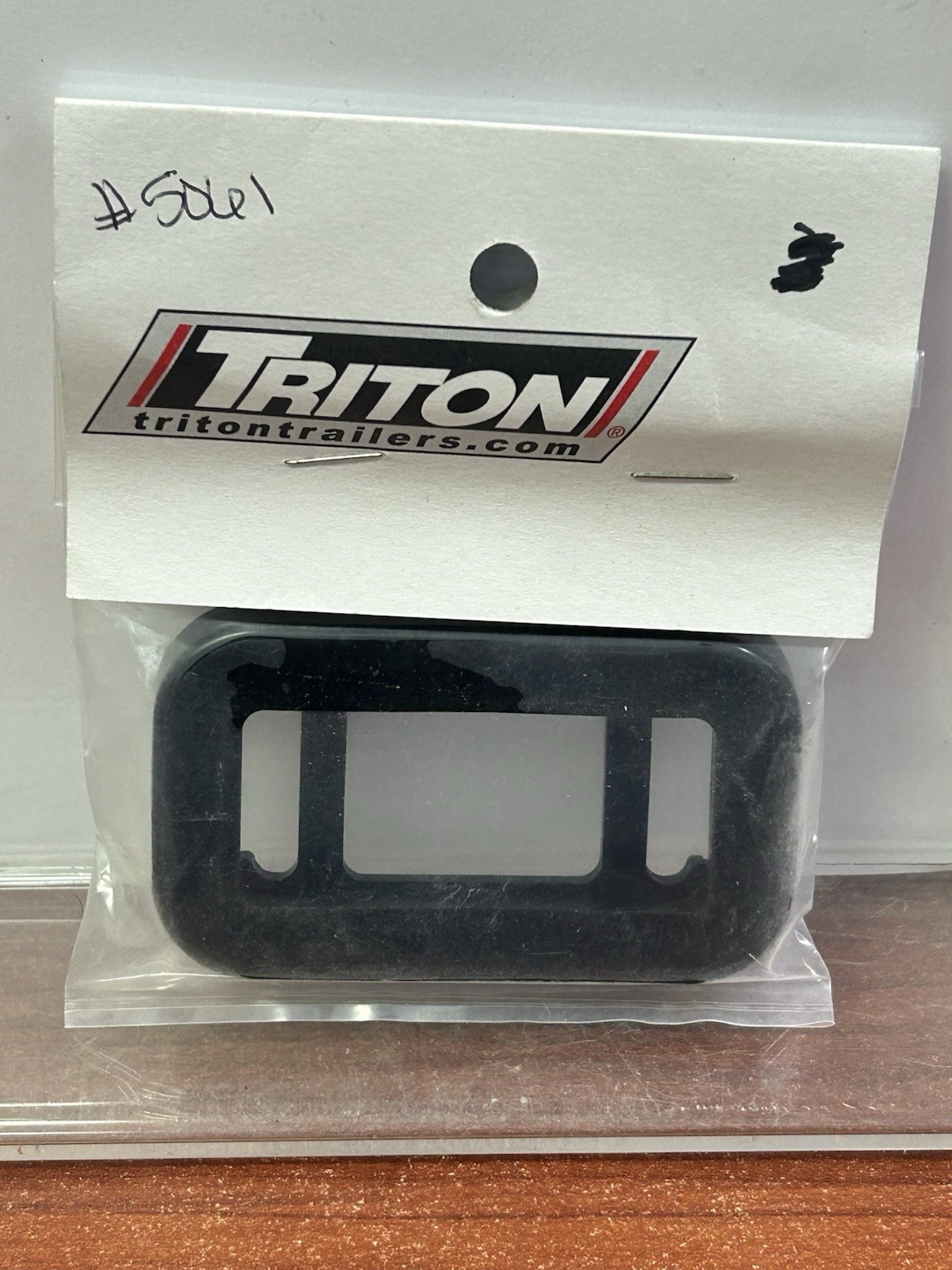 TRITON TRAILER Rectangle Clearance Lamp GROMMET 5061