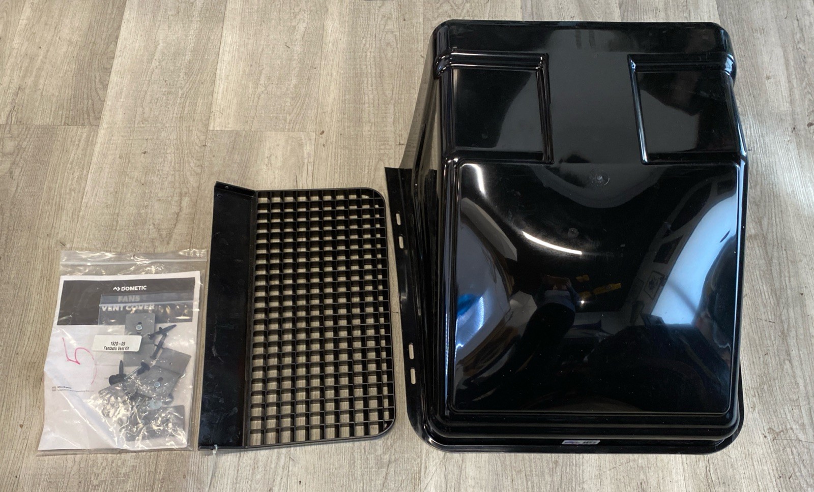 Dometic U1500BL Fan Tastic Vent Mounting Kit W Dome & Black Vent Has Scratches