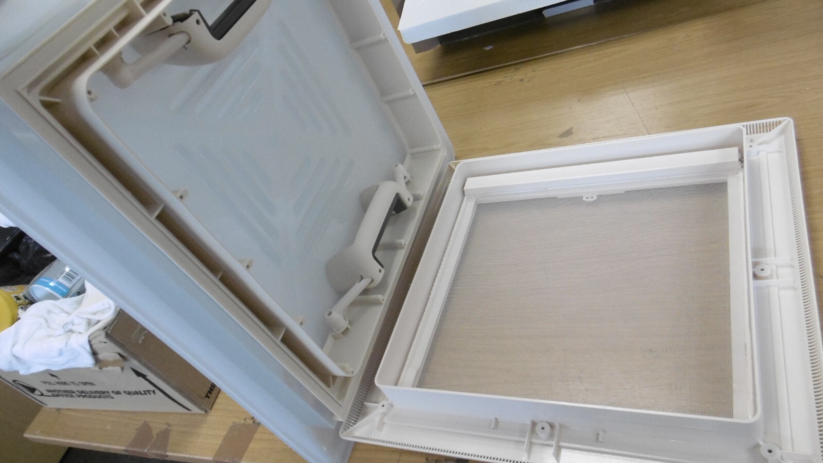 MPK OPAQUE ROOFLIGHT MODEL 46 WITH BLIND & FLYSCREEN 400x400mm HOLE WHITE FRAME