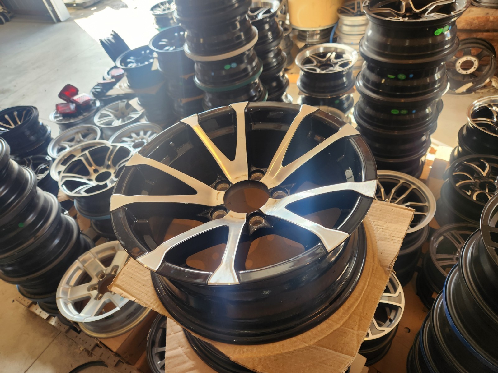 15″ x 5″ ALUMINUM TRAILER WHEEL 5-LUG ON 4.5 INCHES – GLOSS