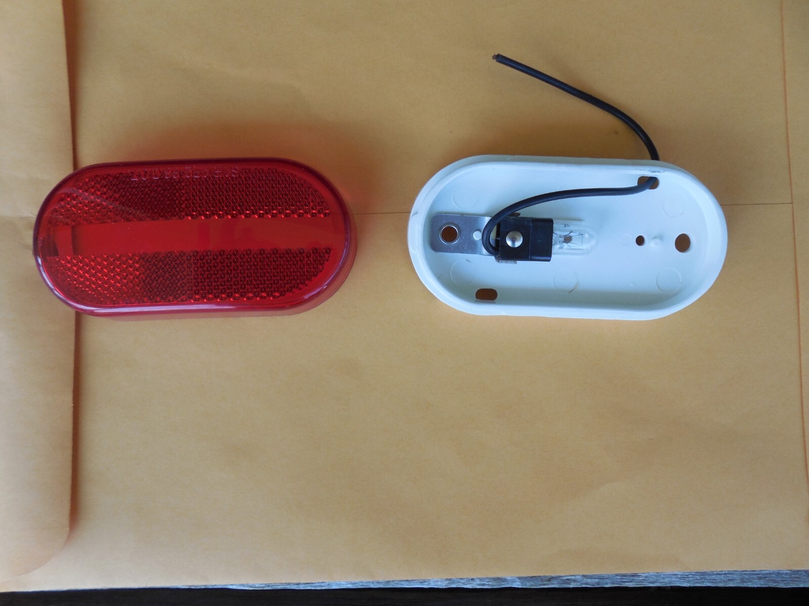 New Red Replacement Lens base and bulb Peterson Manufacturing SAE AP2 88 DOT