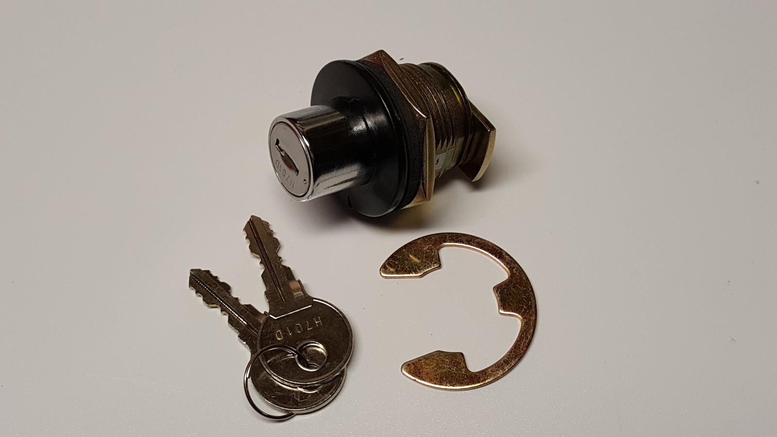 Truck Cap Tonneau Cover Push Button Lock – T960 Eberhard