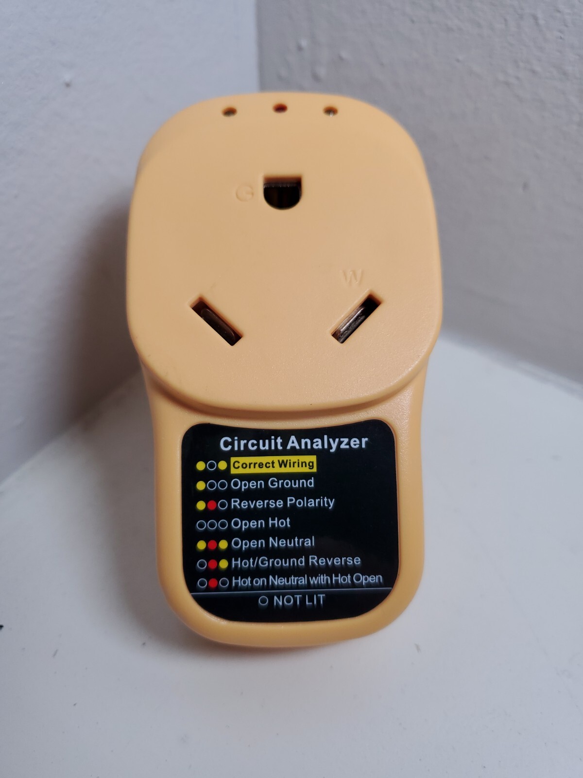 Briidea Surge Protector Circuit Analyzer 125 Volts 3750 Watts Model HRVP-01.