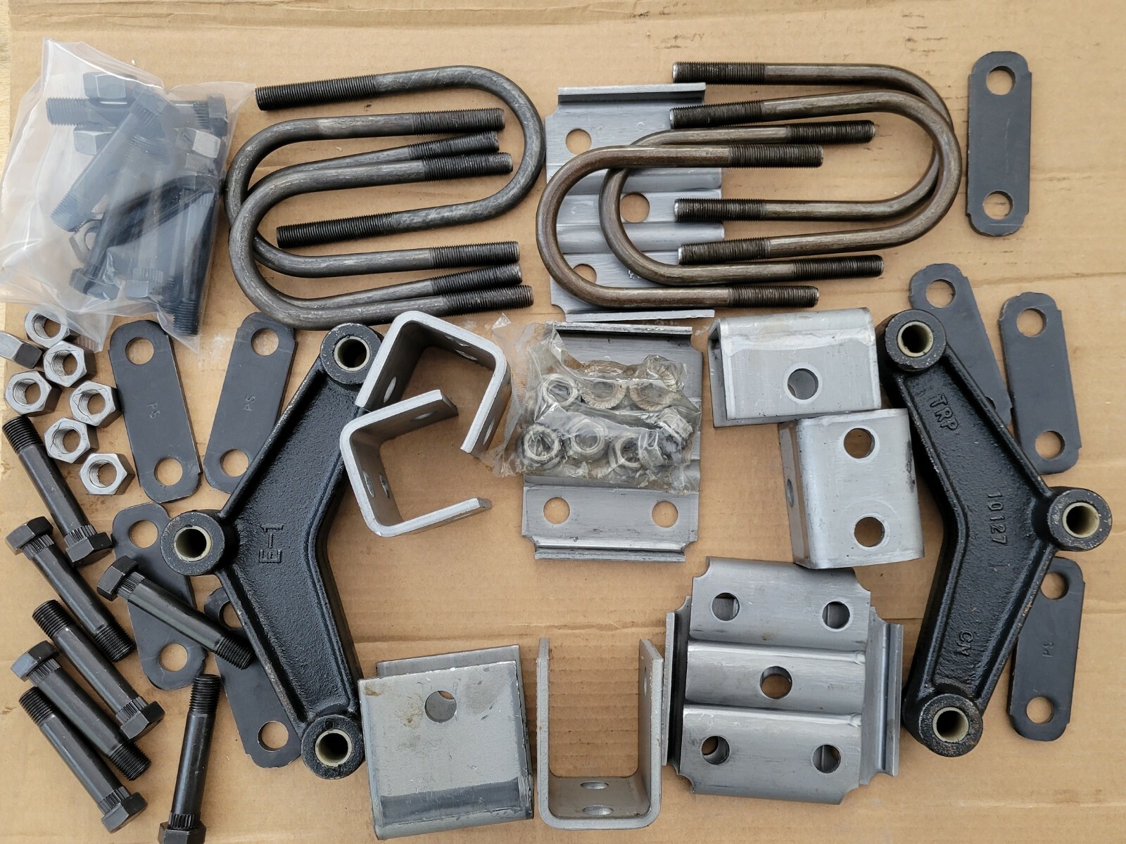 Hanger kit for 7k 7,000 lb tandem with 2 3/8″ u-bolt kits