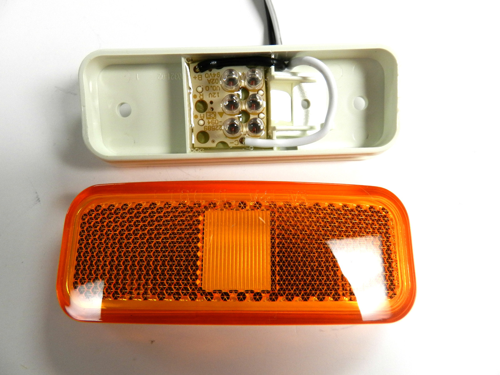 (1) Amber LED 1.5″ X 4″ Truck Trailer RV Clearance Marker Lights 6 LED Optronics