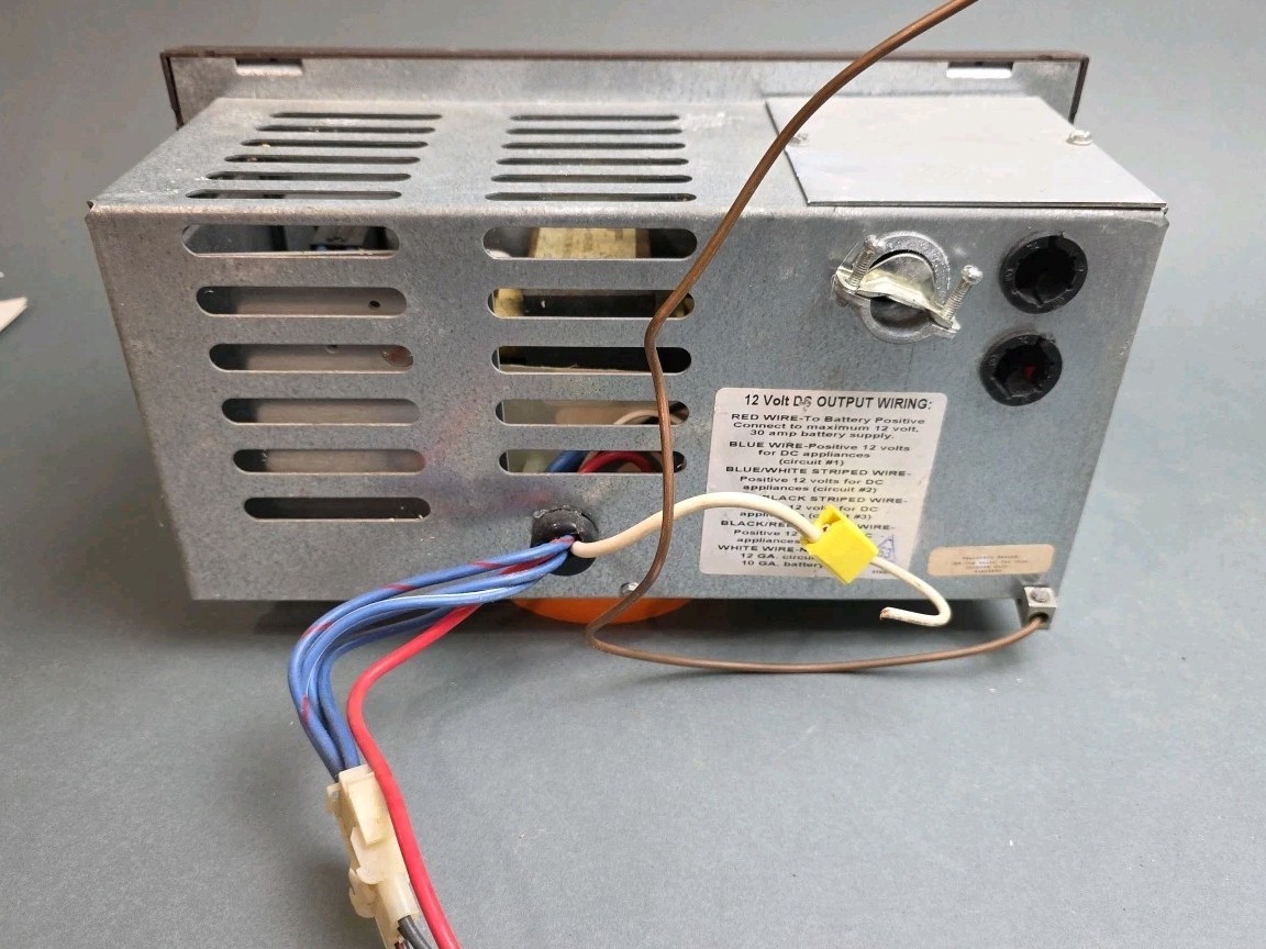 MAGNETEK RV AC/DC POWER CONVERTER 30 AMP 12V 6600 SERIES MODEL 6620