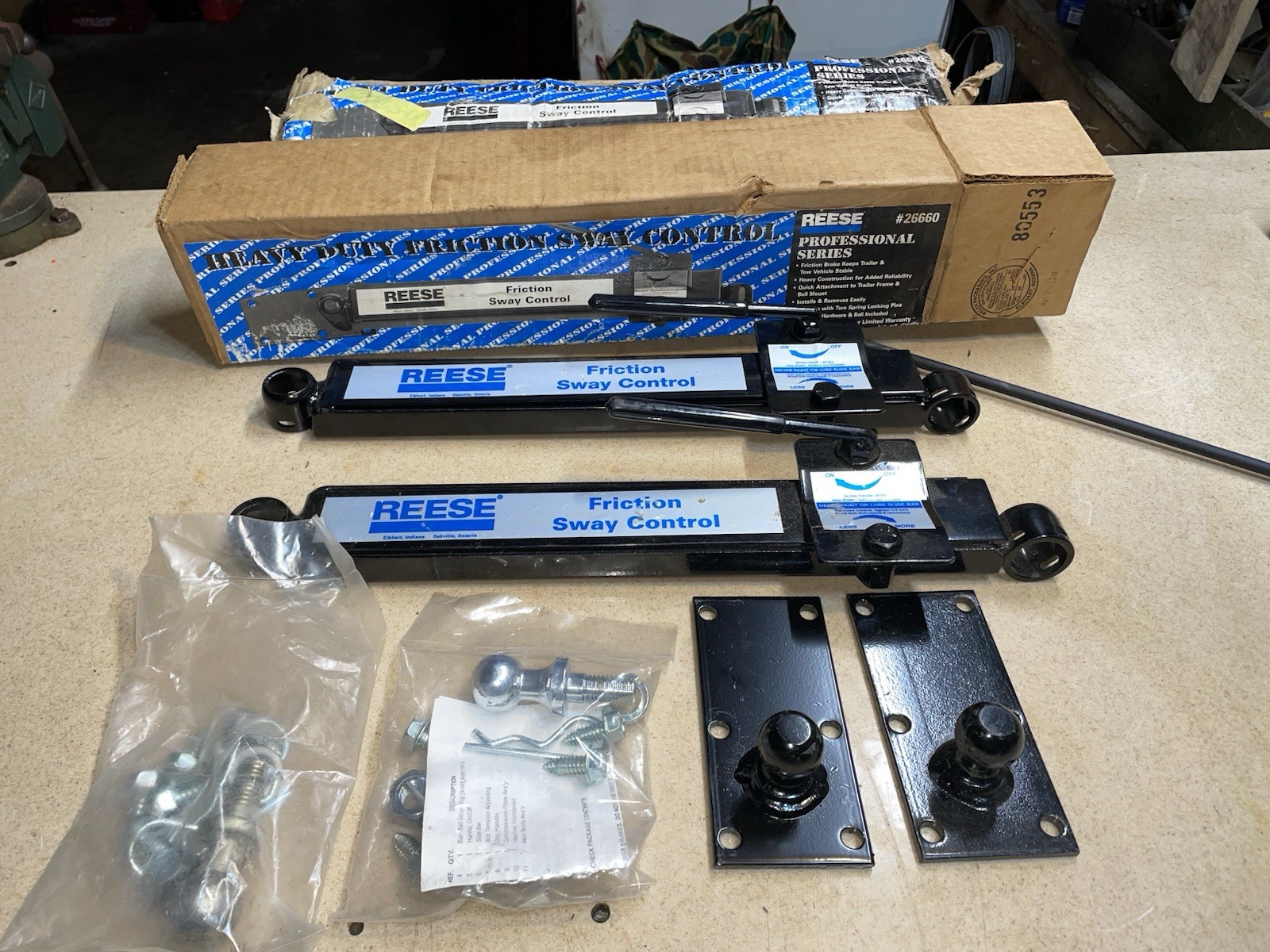 One Reese Heavy Duty #26660 Friction Sway Control Tow Rear Towing Trailer RV