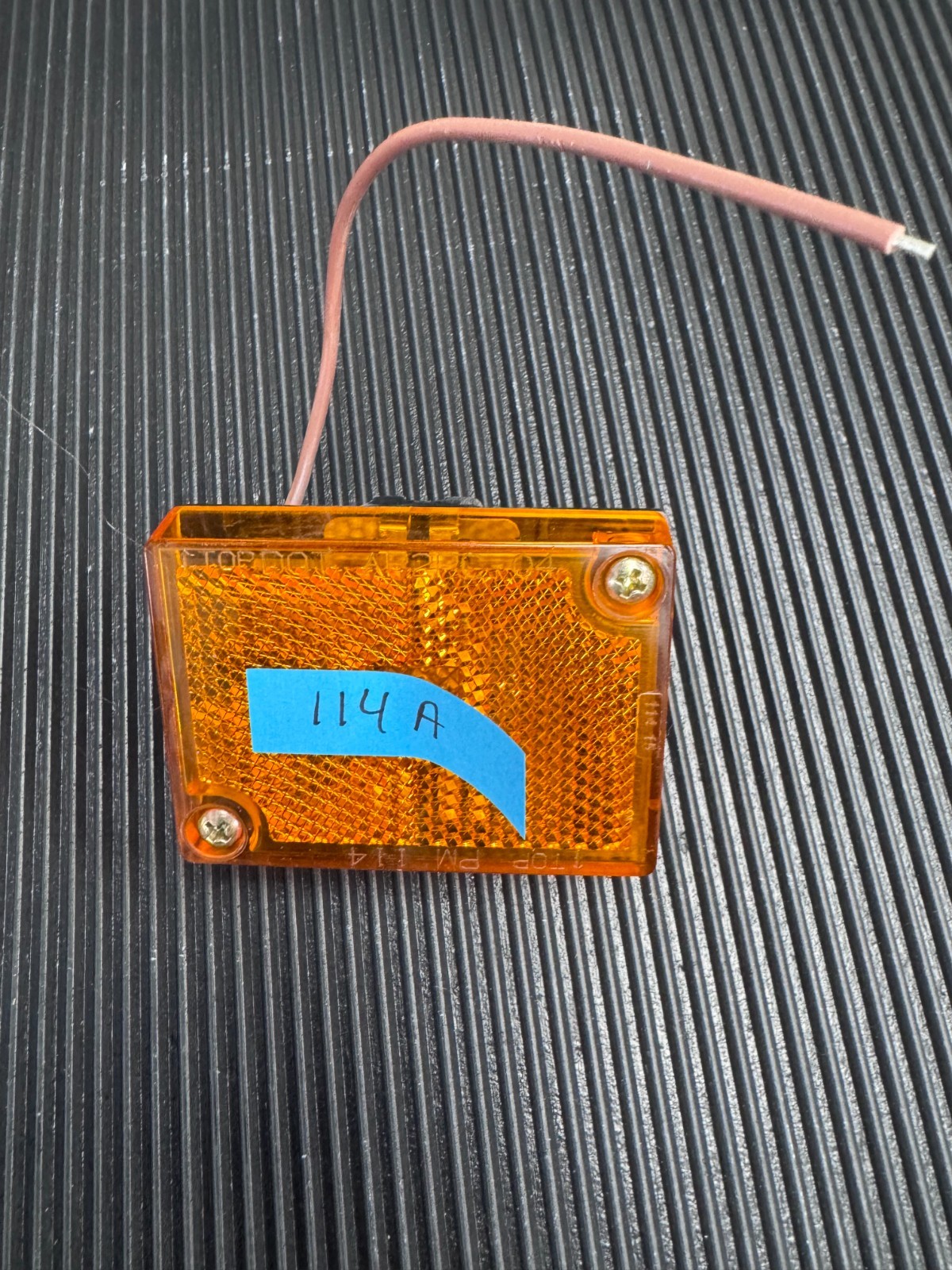 AMBER CLEARANCE LIGHT/ REFLECTOR 114A NEW TRAILER LIGHTS Qty. 1
