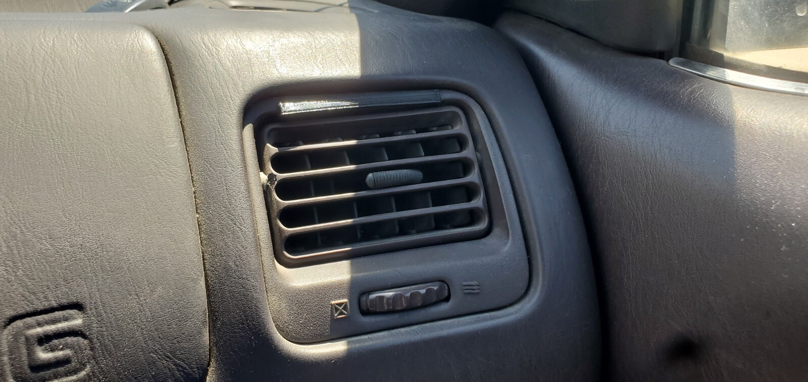 Set of 4 Vent Savers Vehicle vent stabilizing wedge to keep you cool in summer