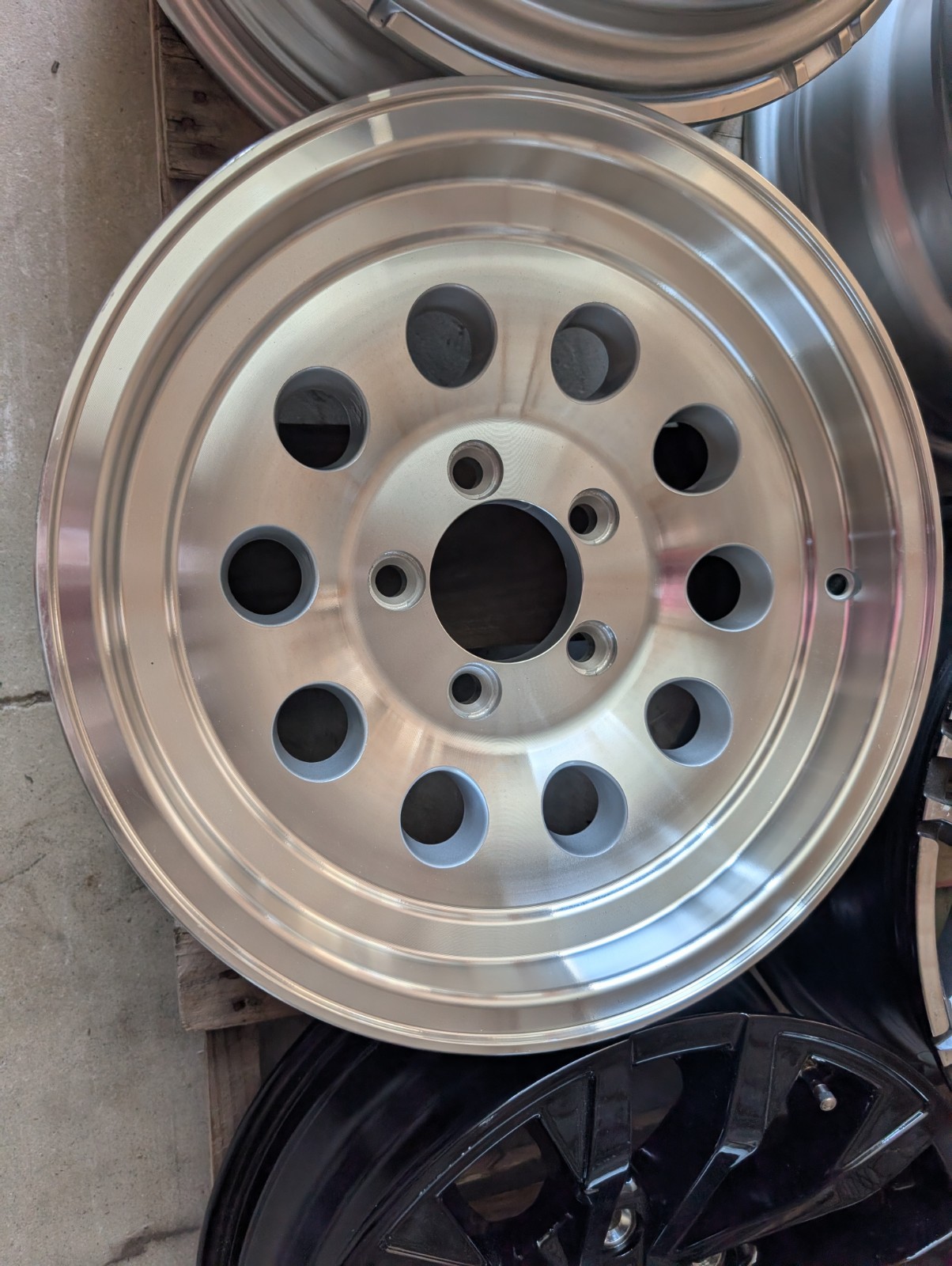15″ x 5″ ALUMINUM TRAILER WHEEL 5-LUG ON 4.5 INCHES – MOD