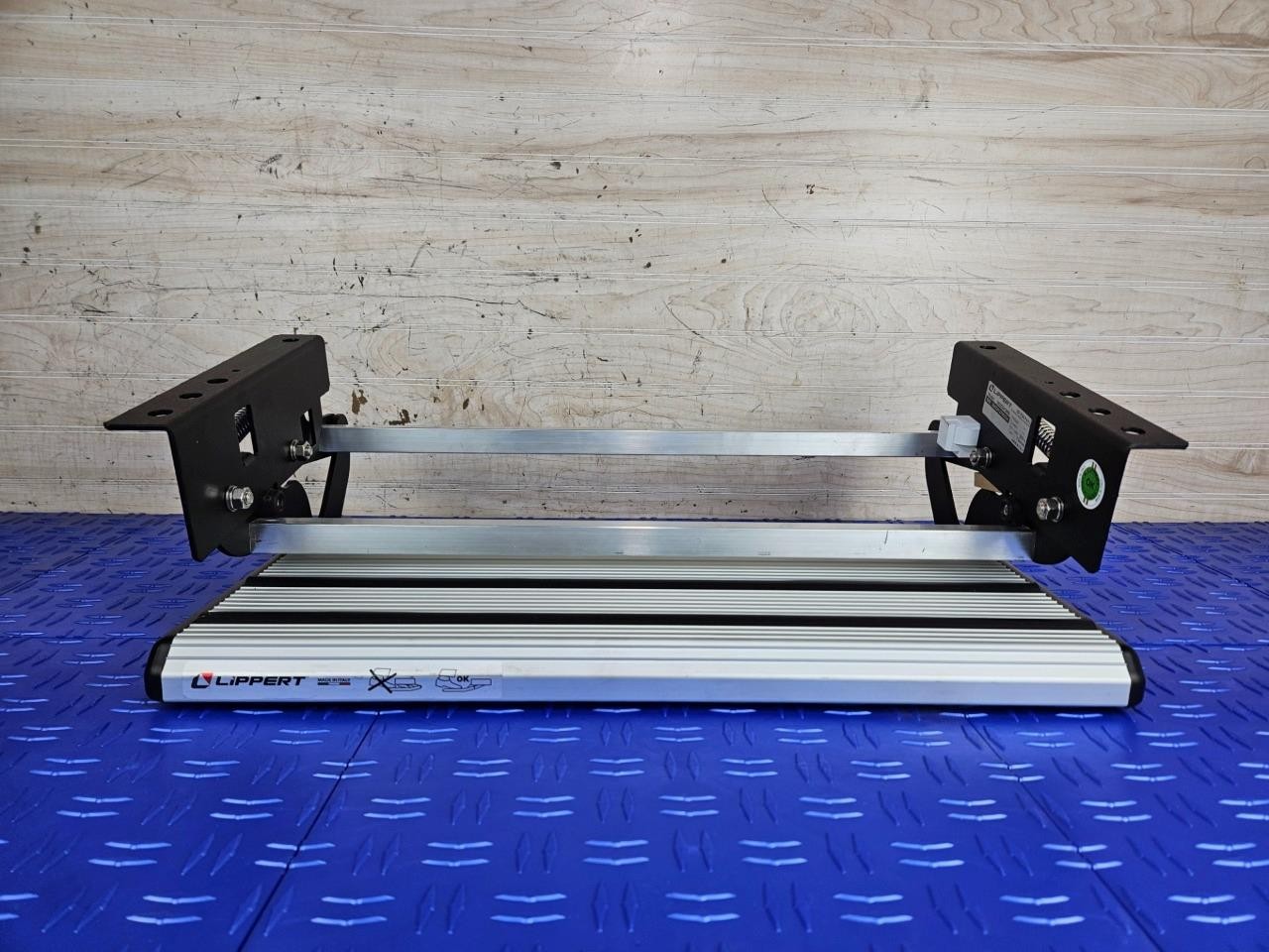 Lippert Folding Step Pull Out NEW for RV Camper 440 lbs 8″x20″ T-Series Aluminum