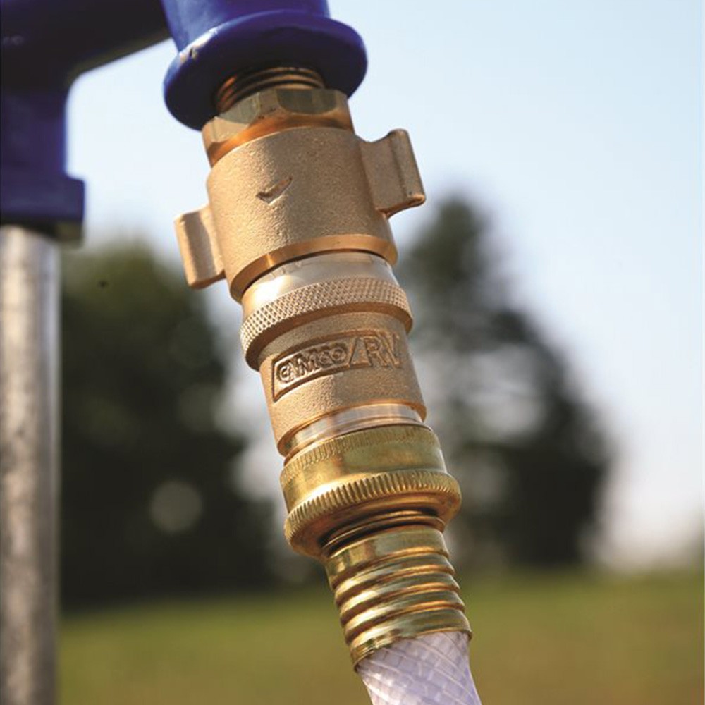 Camco 40055 Brass Water Pressure Regulator 3/4″ FPT x 3/4″ MPT