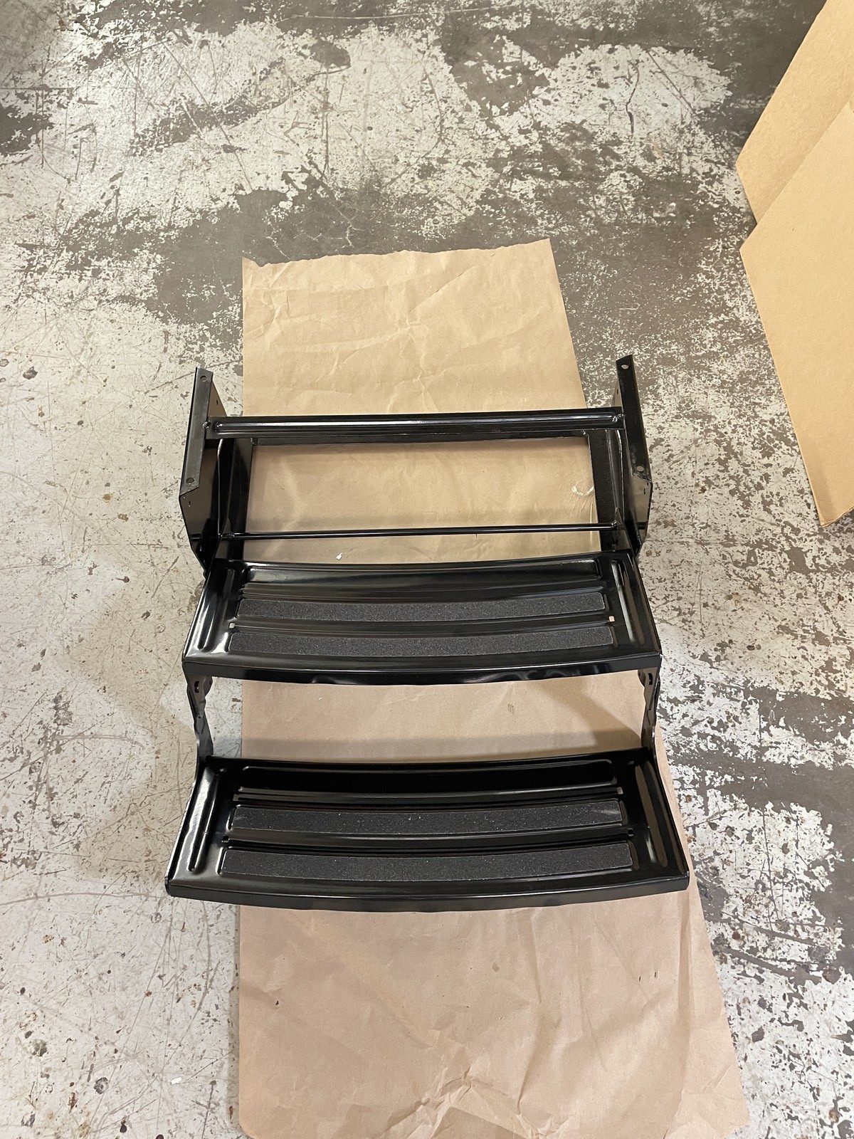 LIPPERT 432682 DOUBLE MANUAL 24″ WIDE PULL OUT ENTRY STEP RV