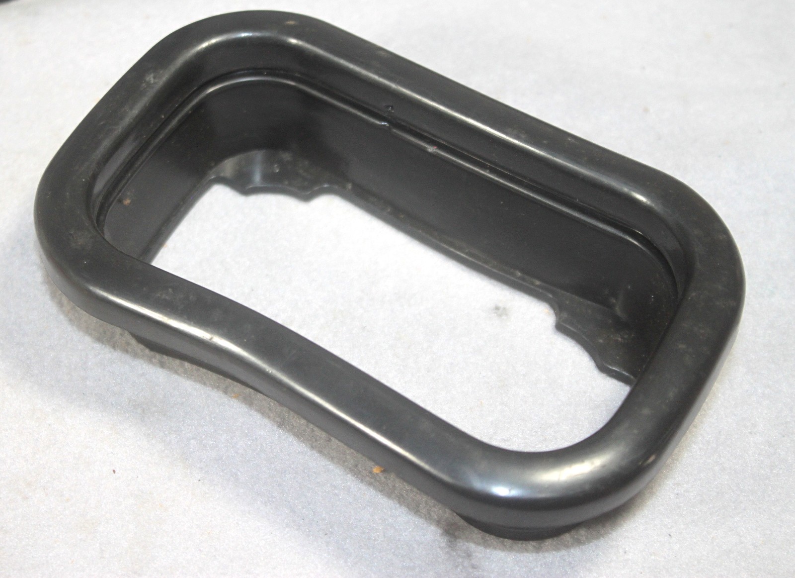 Rubber trailer light mounting grommets (6)