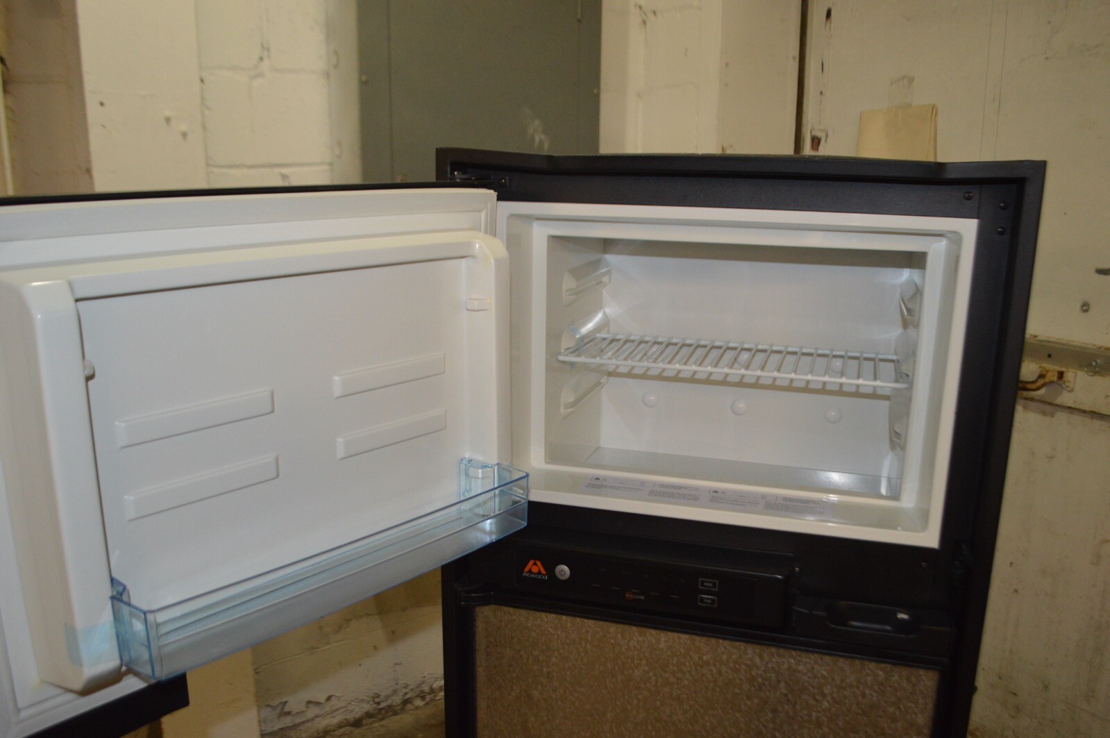 Atwood HE-0801LF w/ Fan 8.0 Cu Ft RV / Camper Refrigerator 2 Way LP Gas Electric