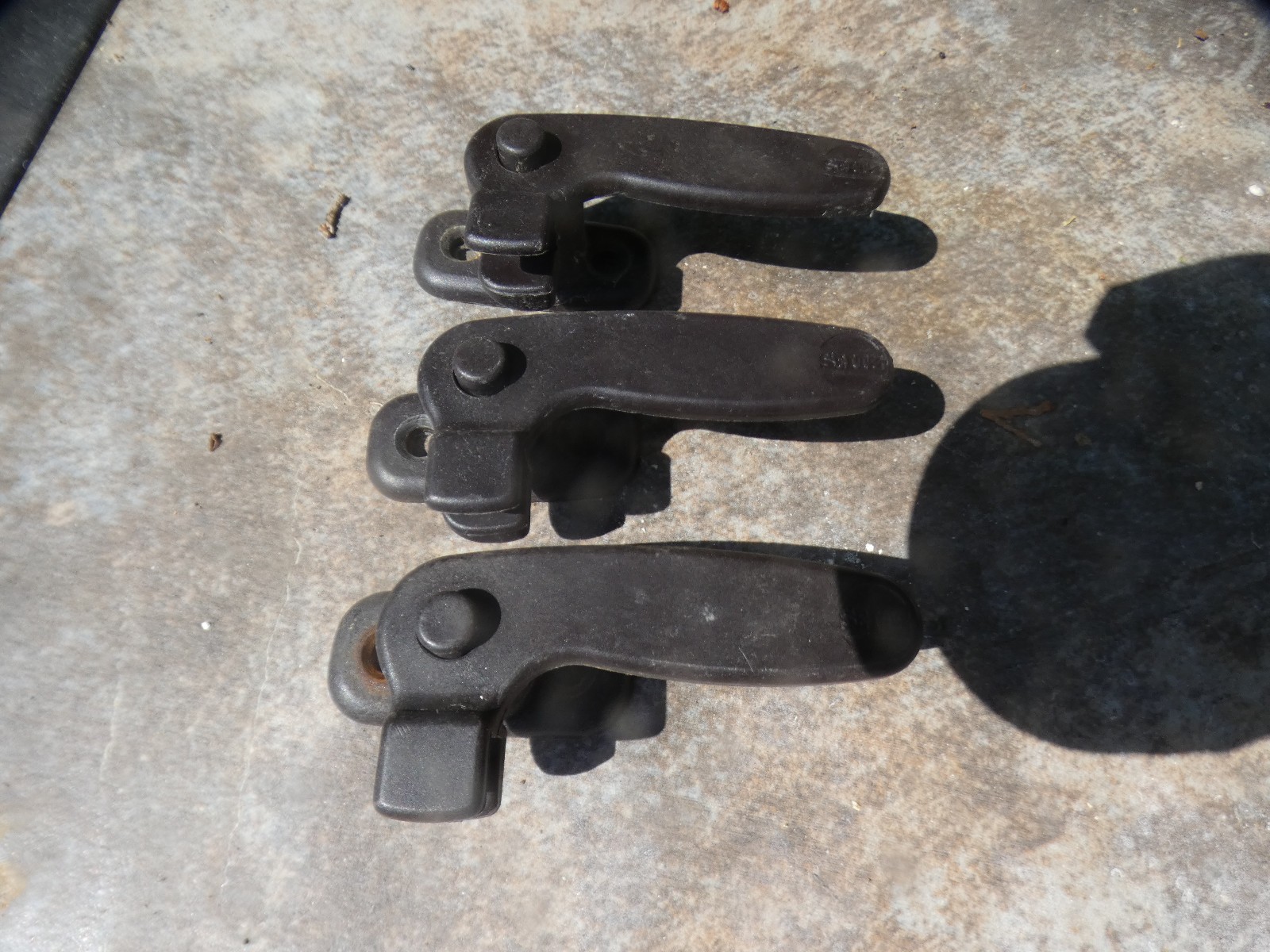 Caravan window catches with receivers x 3, dometic sietz