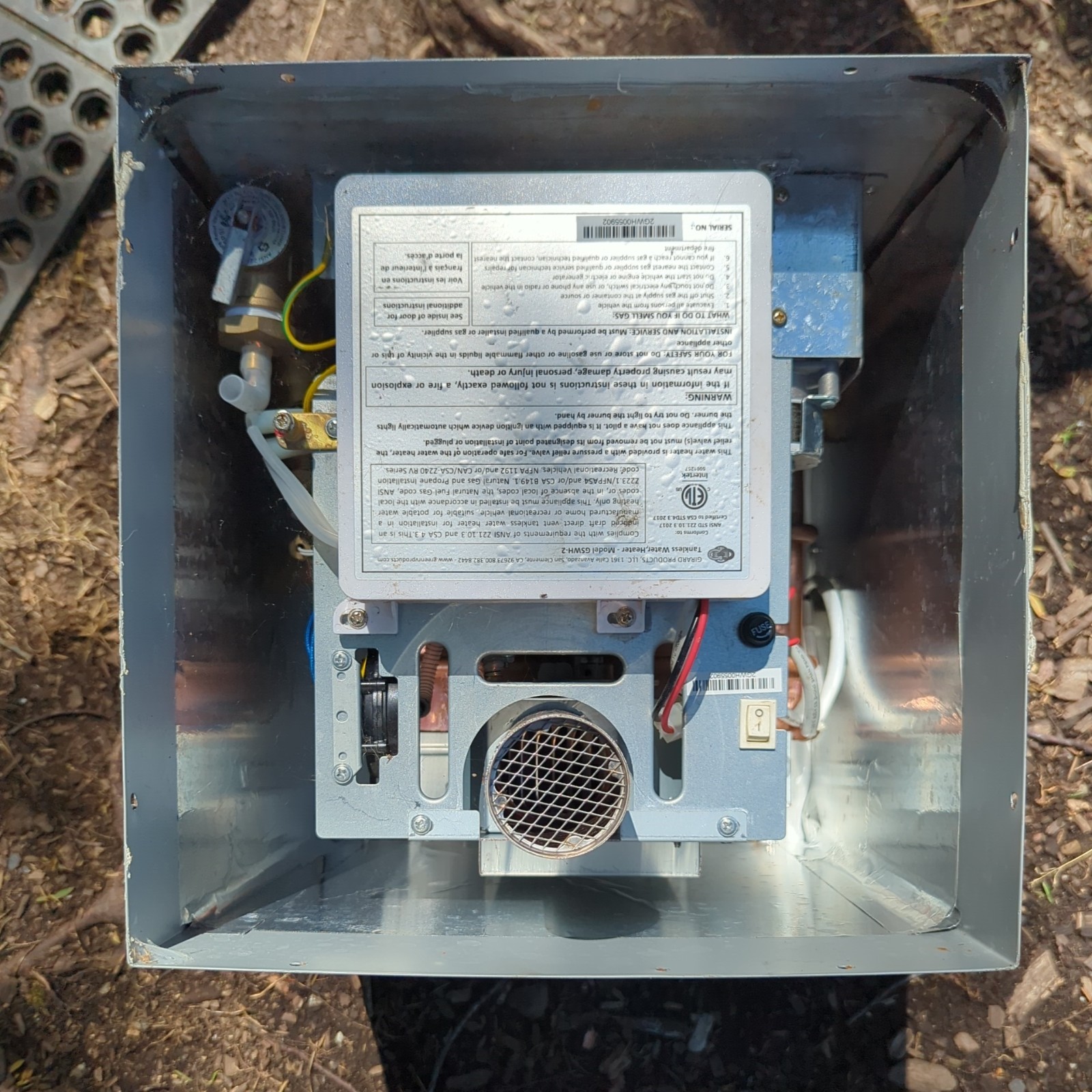 Girard Tankless Water Heater RV #GSWH-2 (Works but copper Line busted)