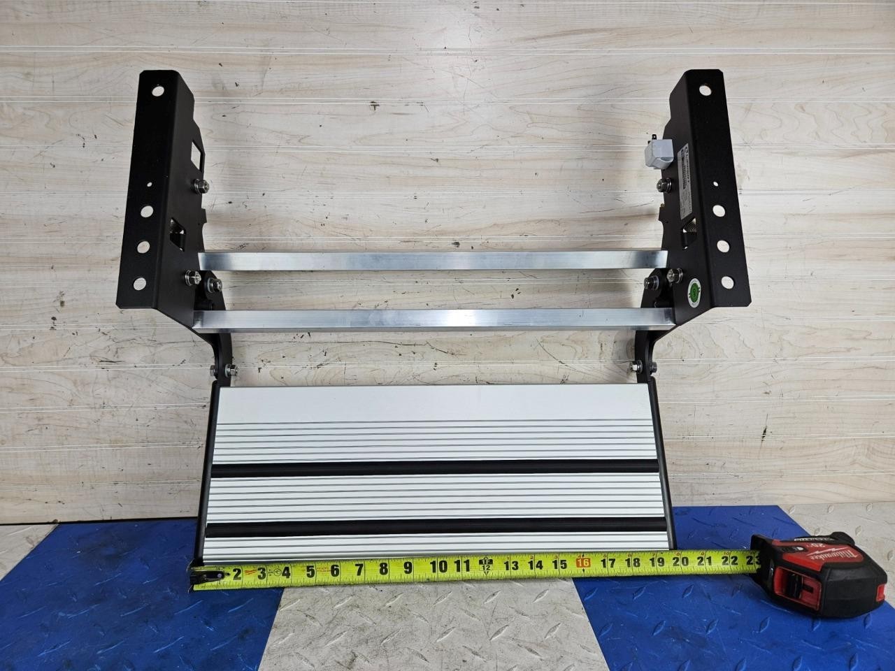 Lippert Folding Step Pull Out NEW for RV Camper 440 lbs 8″x20″ T-Series Aluminum