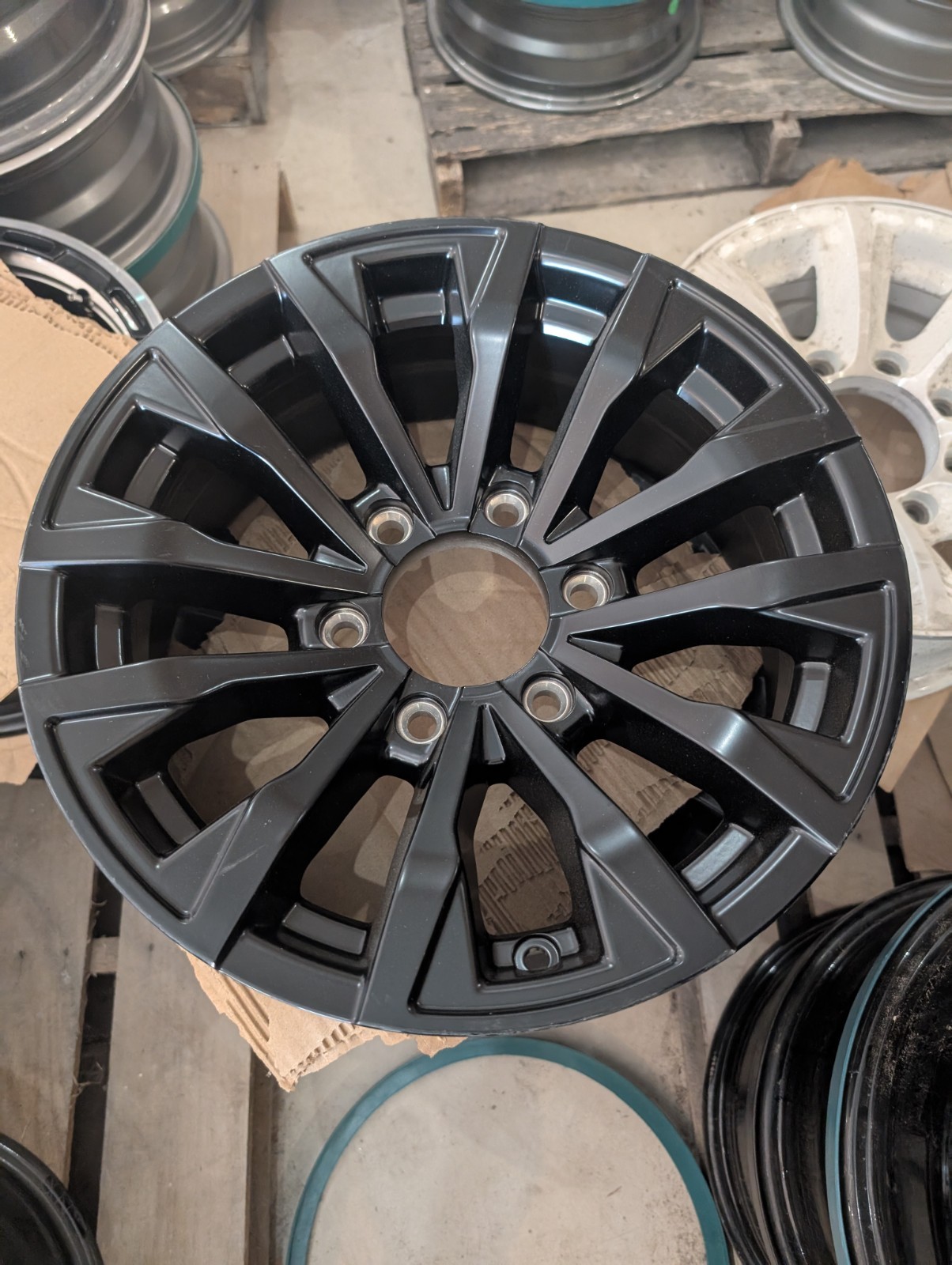 16″ X 6″ 6 LUG ON 5.5 ALUMINUM TRAILER WHEEL – Matte Black