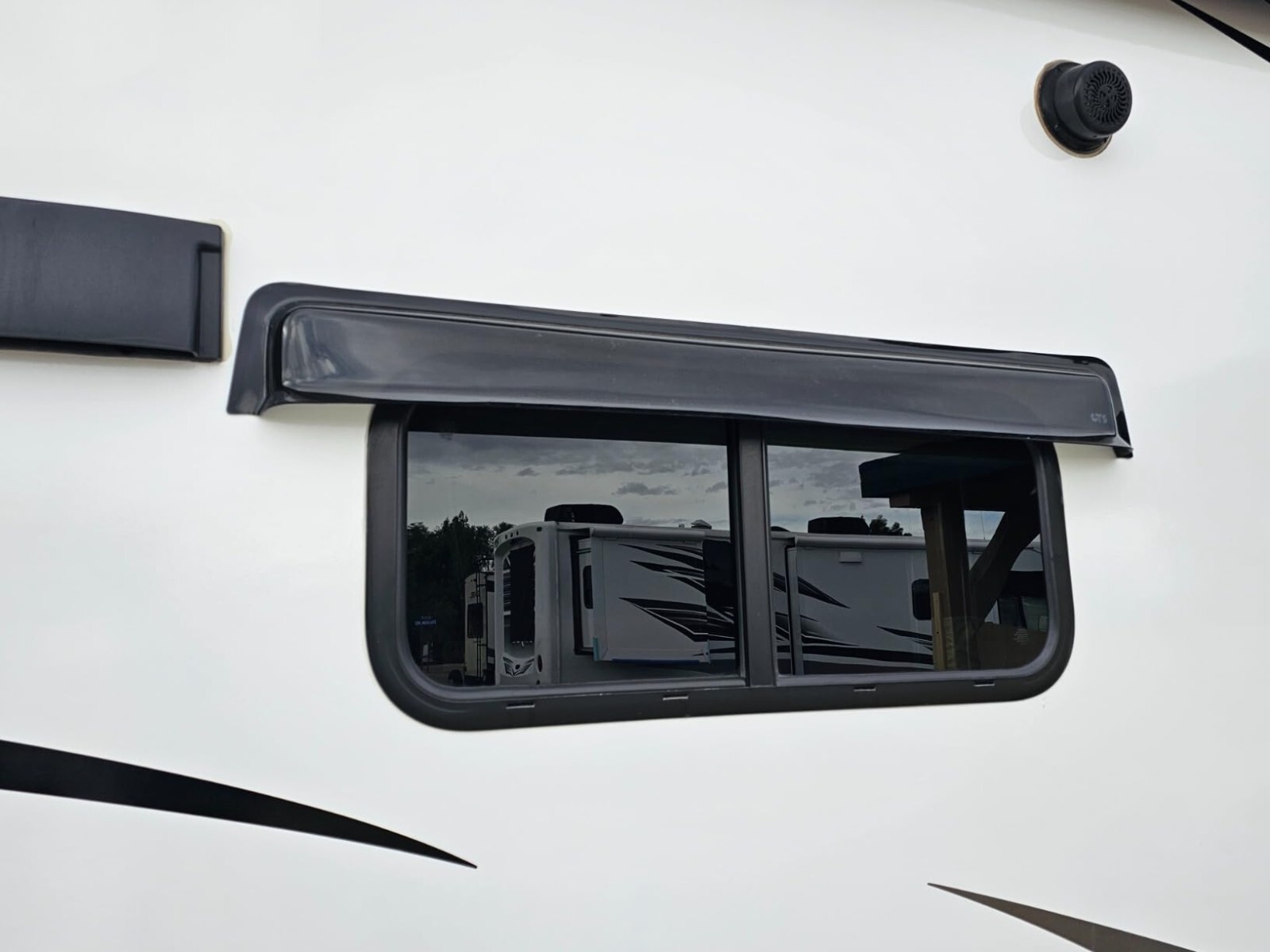 21 Inch ABS Smoke Drip Cap Rain Gutter Guard for RV Trailer Windows or Doors