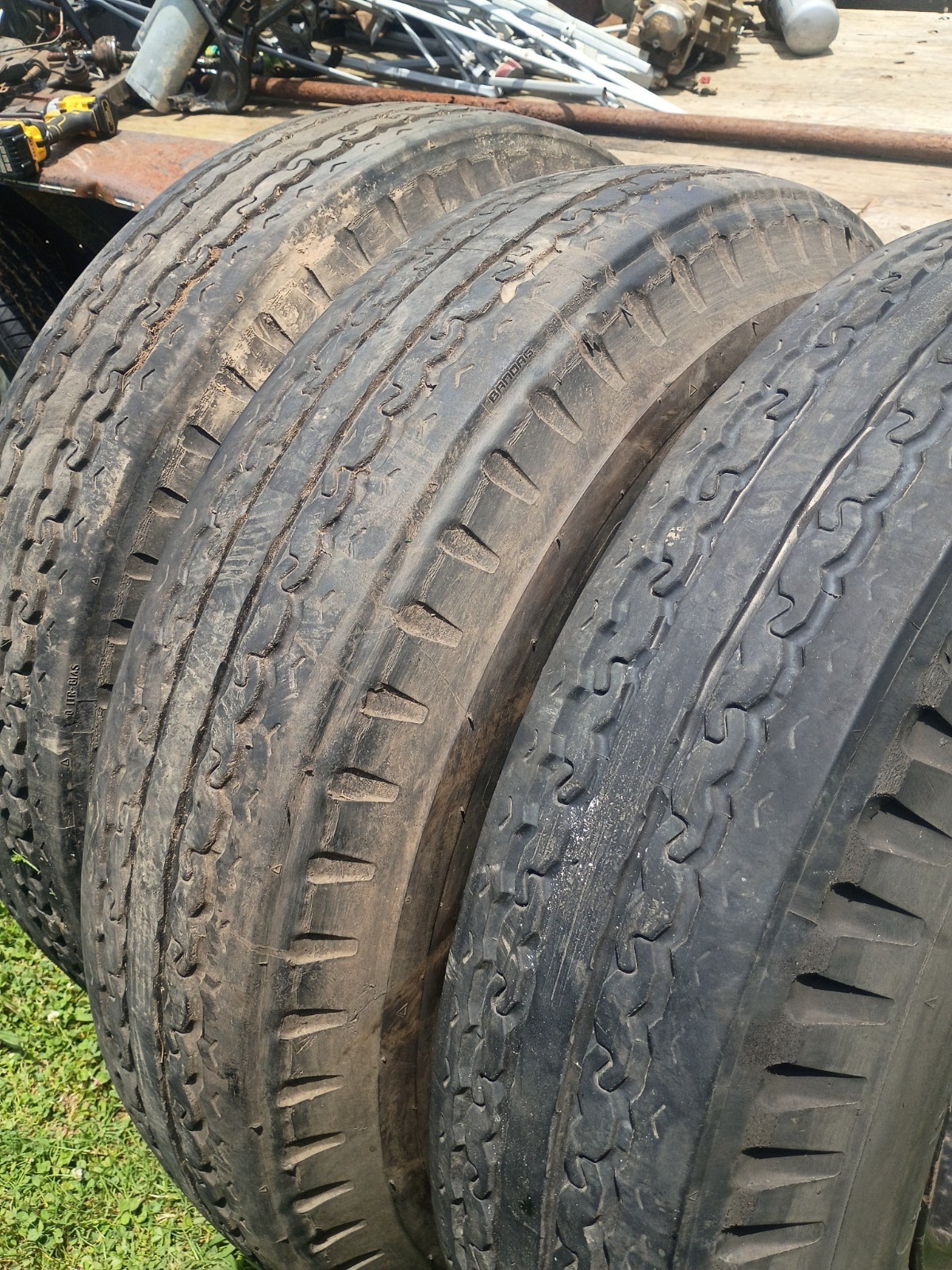 10.00-20 Split Rim Tubed Tractor Trailer Tires