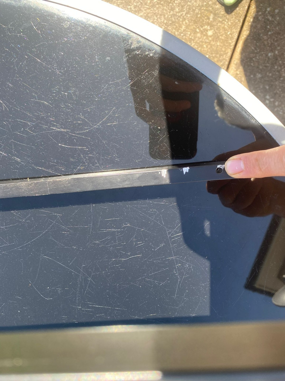 430 x 230 CAMPERVAN WINDOW HINGED FLAT VAN CARAVAN WINDOWS-Minor Cosmetic Damage