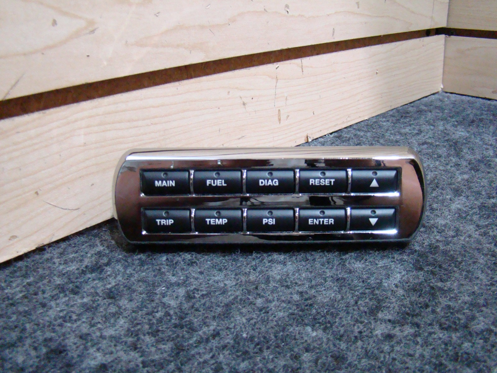 USED MEDALLION 10 BUTTON SWITCH PANEL P/N: 1539-10231-19