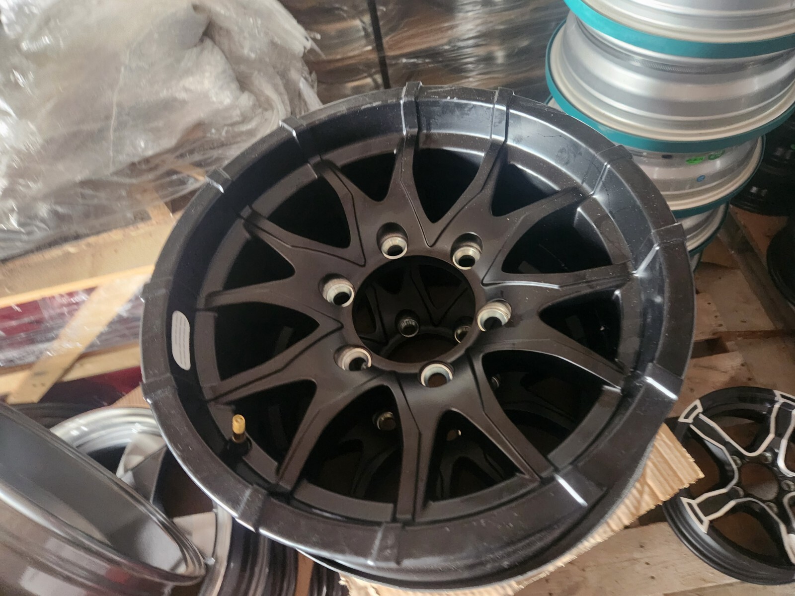 15″ X 6″ 6 LUG ON 5.5″, BLACK ALUMINUM TRAILER WHEEL – BLACK
