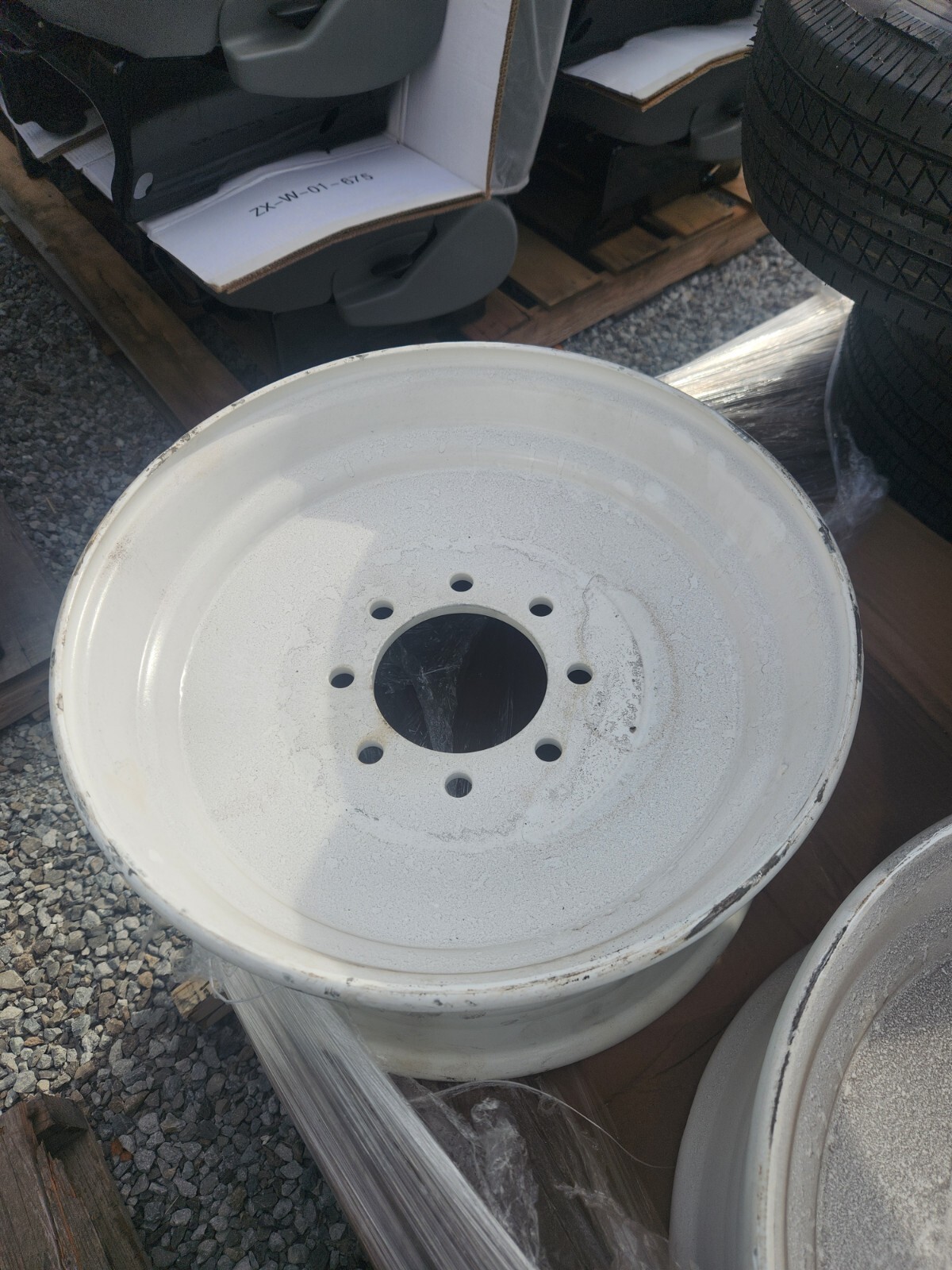 17.5″ 8 LUG STEEL TRAILER WHEEL 8-LUG ON 6.5 INCHES – WHITE