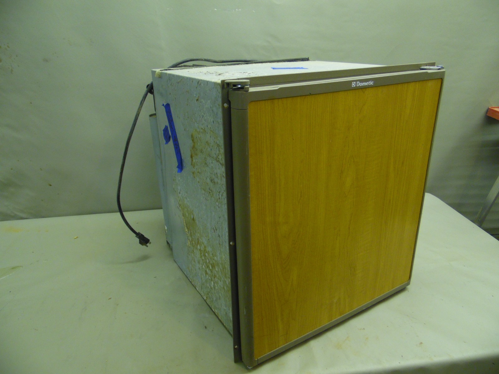DOMETIC 3 WAY REFRIGERATOR 2001 TACOMA