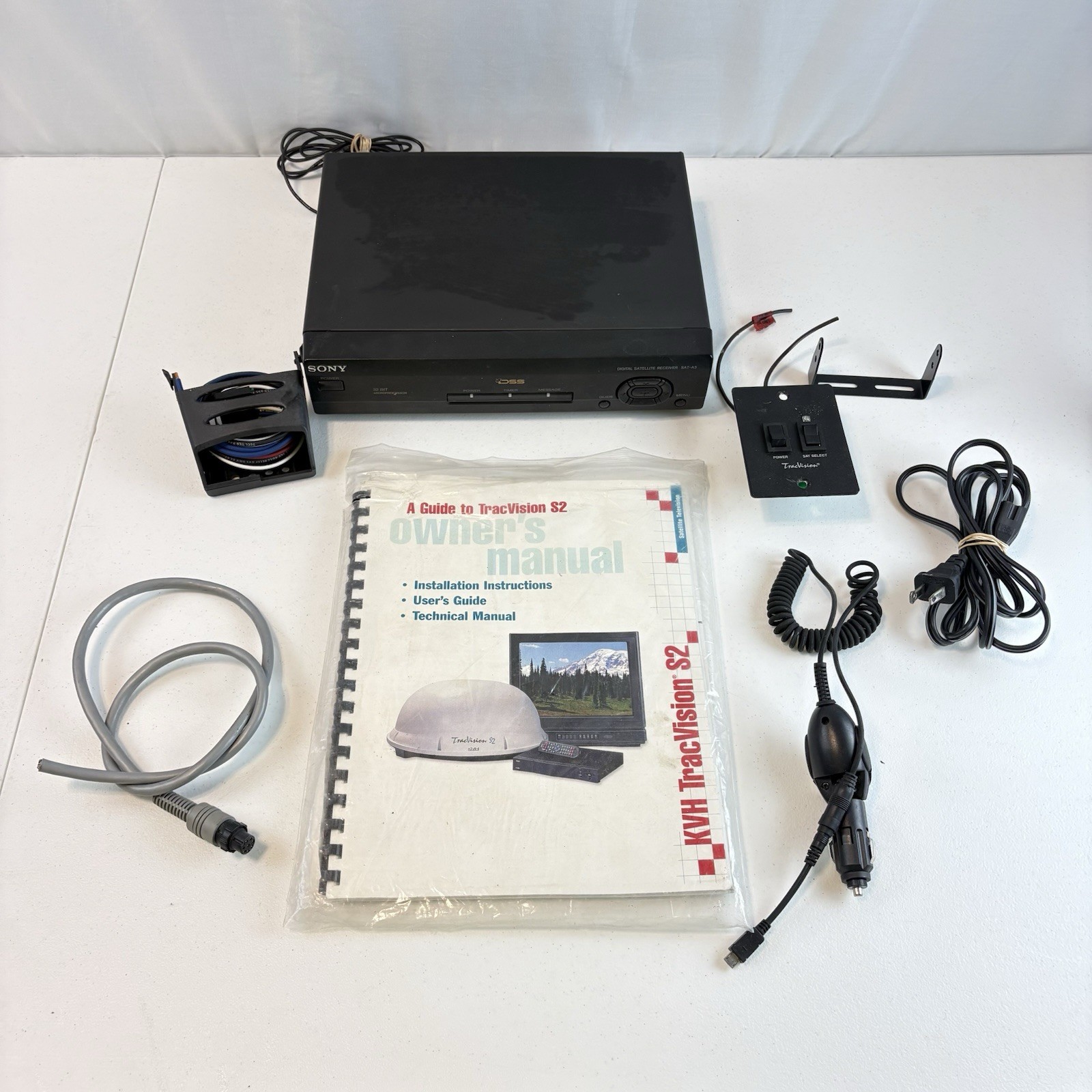 KVH TracVision S2 Direct Roof Mount Satellite Dish Antenna & receiver
