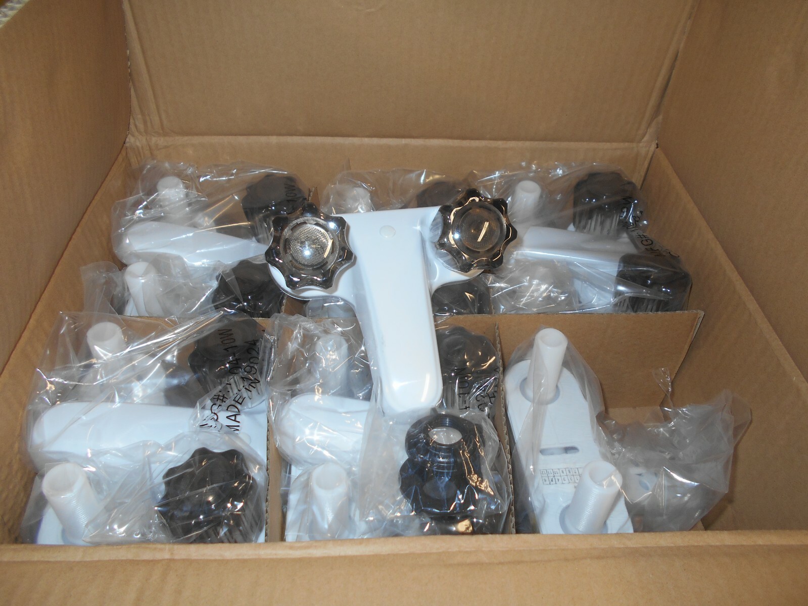 24 CASE 4″ DUAL HANDLE EURO ROUND STYLE LAVATORY FAUCET WHITE 1004-10W FREE SHIP