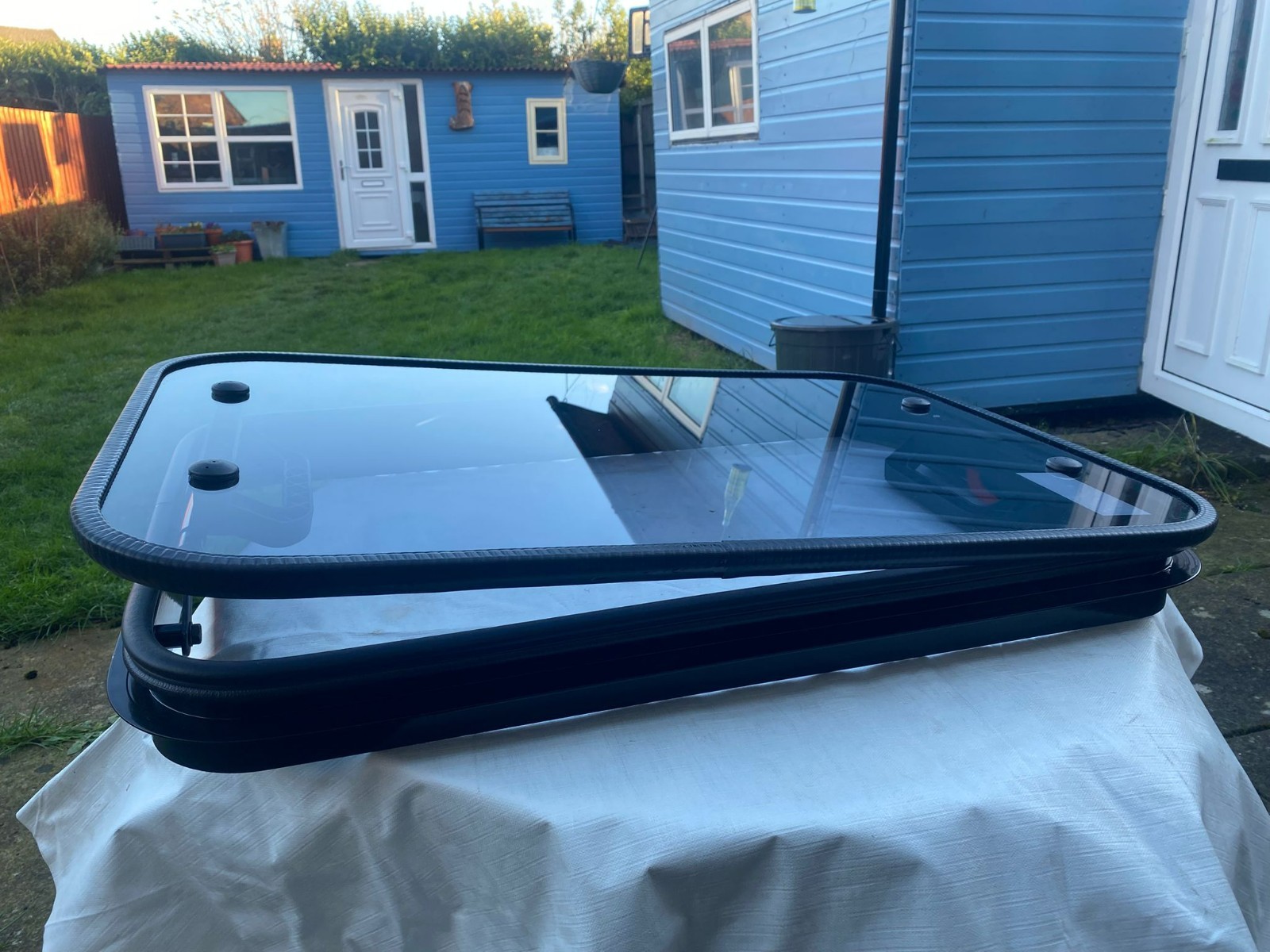 870 x 570mm Skylight Hatch 90° Full Opening, Camper Van, Caravan, Motorhome