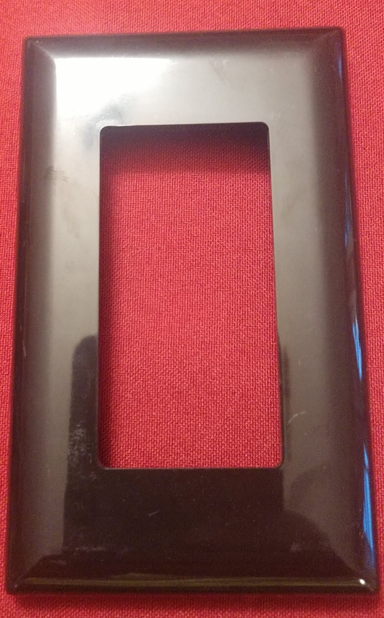 Wirecon Self-Contained Universal Single 20A Recept Black w/Backer &Wall Plate RV