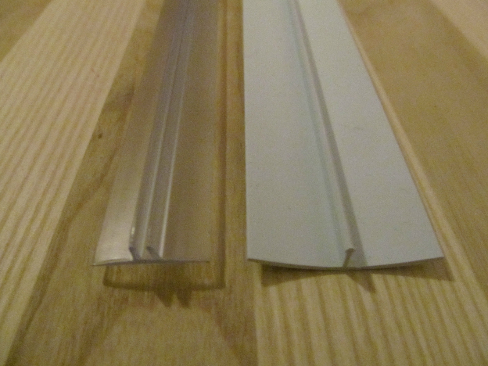 4 @ 46″ White 1 3/8 Plastic Ceiling Sidewall Batten Trim Clear Retainer