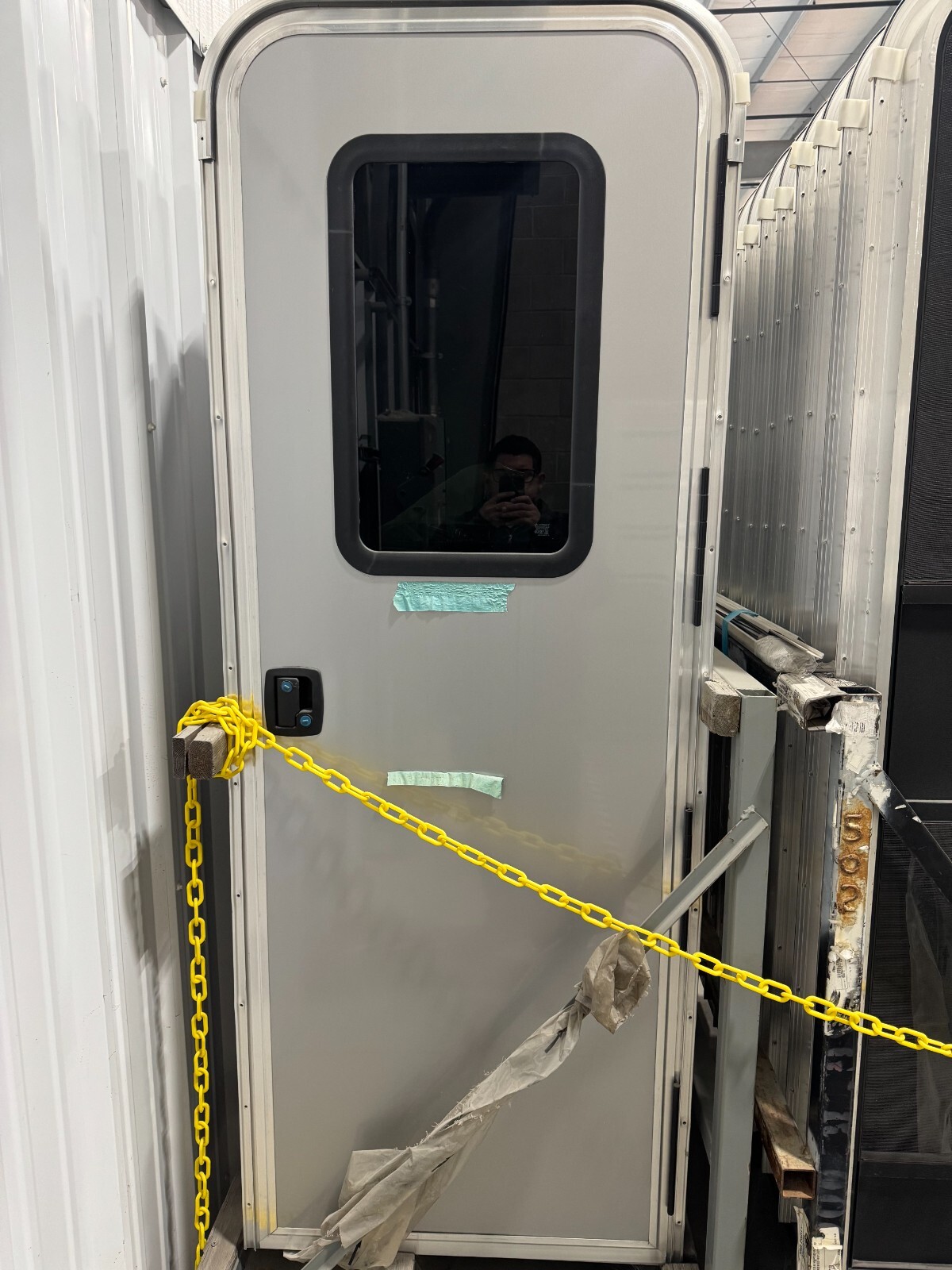 NEW Lippert 950 Series Radius-Corner RV Trailer ENTRY DOOR SCREEN/LATCH 28″ x 78