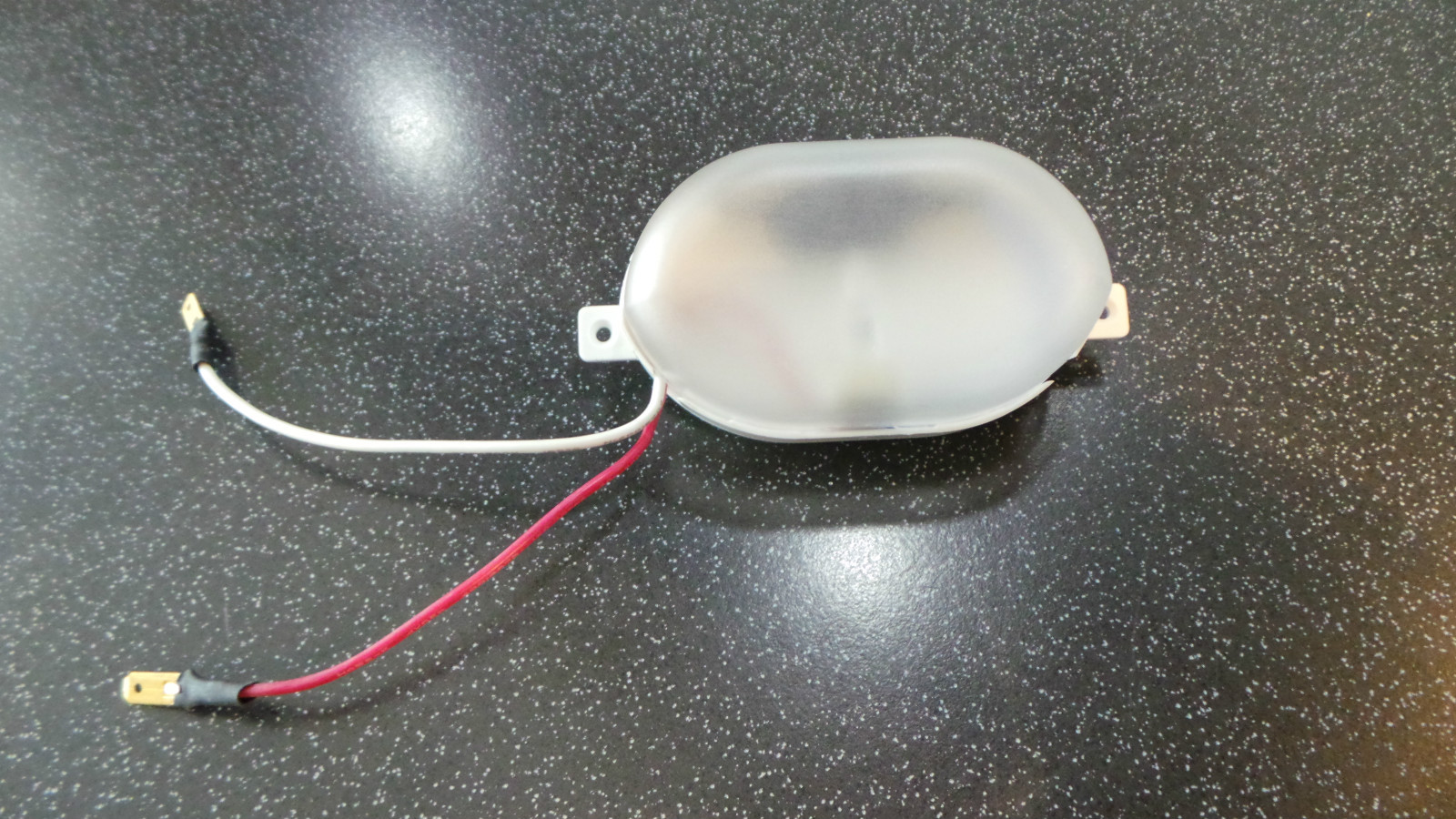 CARAVAN, MOTORHOME 12 VOLT LOW WATT L.E.D WARDROBE COURTESY LIGHT AUTO SWITCH