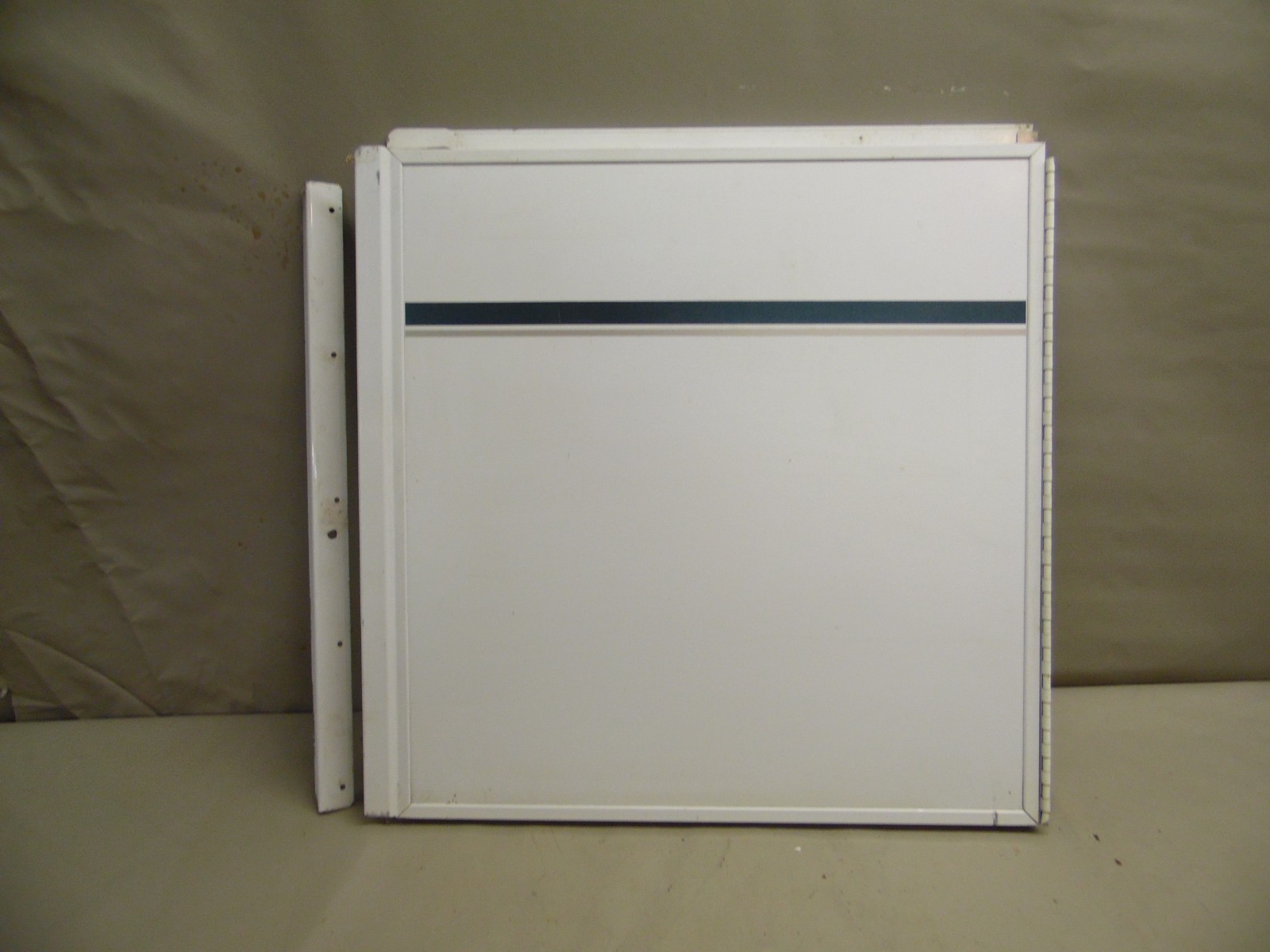 COLEMAN/FLEETWOOD ACCESS DOOR ASSEMBLY 2001 TACOMA