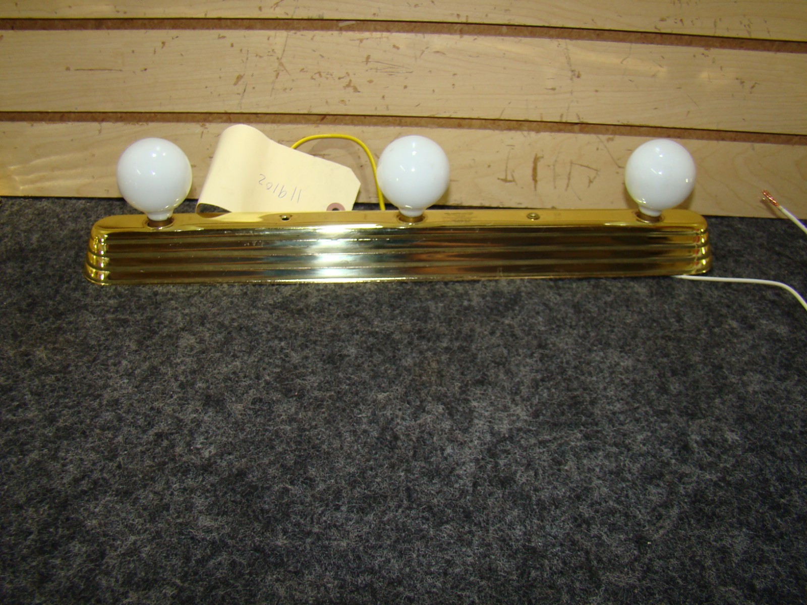 USED RV 17″ Vintage Style Polished Brass 3 Bulb Bathroom Vanity Light