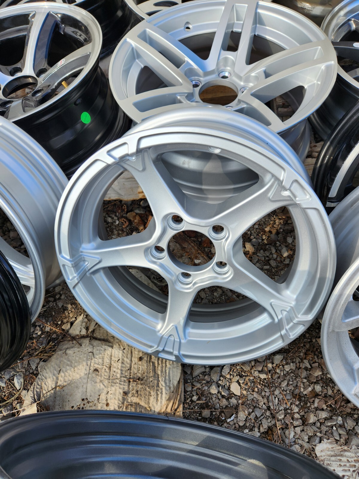 15″ x 5″ ALUMINUM TRAILER WHEEL 5-LUG ON 4.5 INCHES – Silver