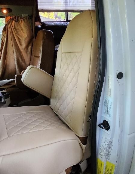 Fits 2010 Jayco 31ss Custom made leatherette Captain Seat covers