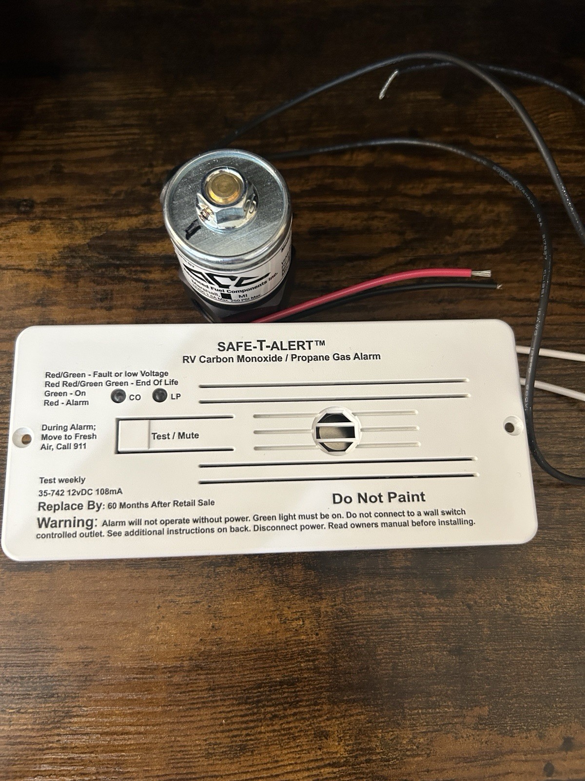 35-742-R-WT-Kit Safe-T-Alert ™ LP & CO ALARMS & DETECTORS RV
