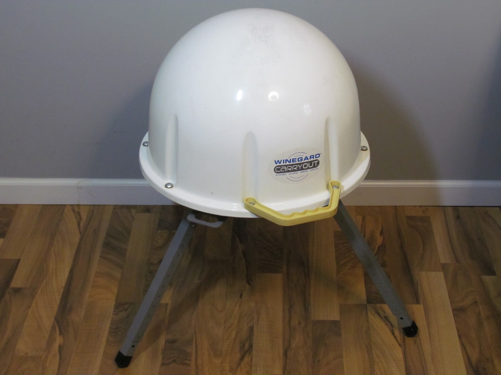 Winegard GM-1518 Carryout White Automatic Portable Satellite TV Antenna
