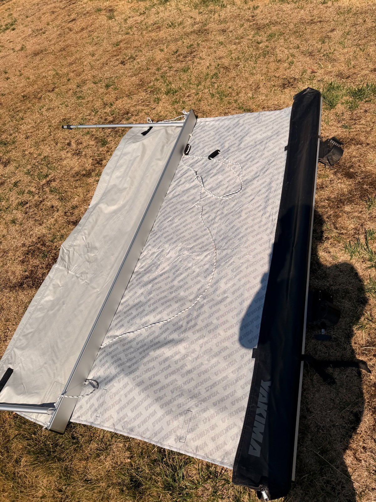 Yakima OverNOut 6.5′ Lightweight Roof Mounted Awning w/Included SKS Lock, Medium