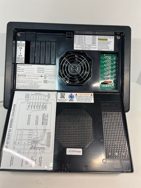 WFCO WF-8735-AD Power Converter with Panel, NEW !!