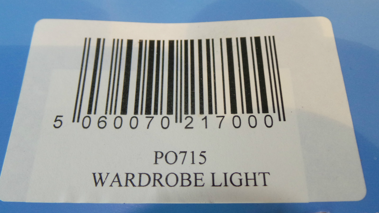 CARAVAN, MOTORHOME 12 VOLT LOW WATT L.E.D WARDROBE COURTESY LIGHT AUTO SWITCH