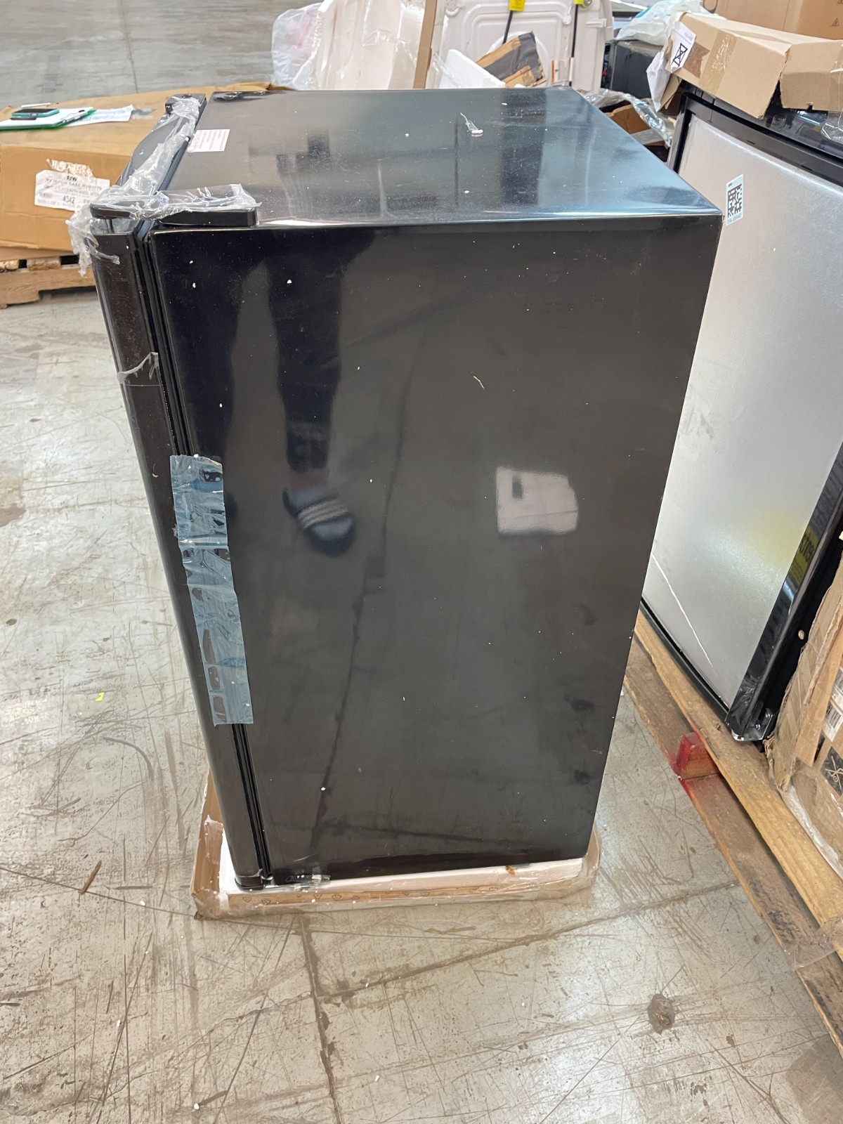 CONTOURE R-330BK-12V 3.3 CU. FT. 12V COMPACT REFRIGERATOR BLACK RV / CAMPER