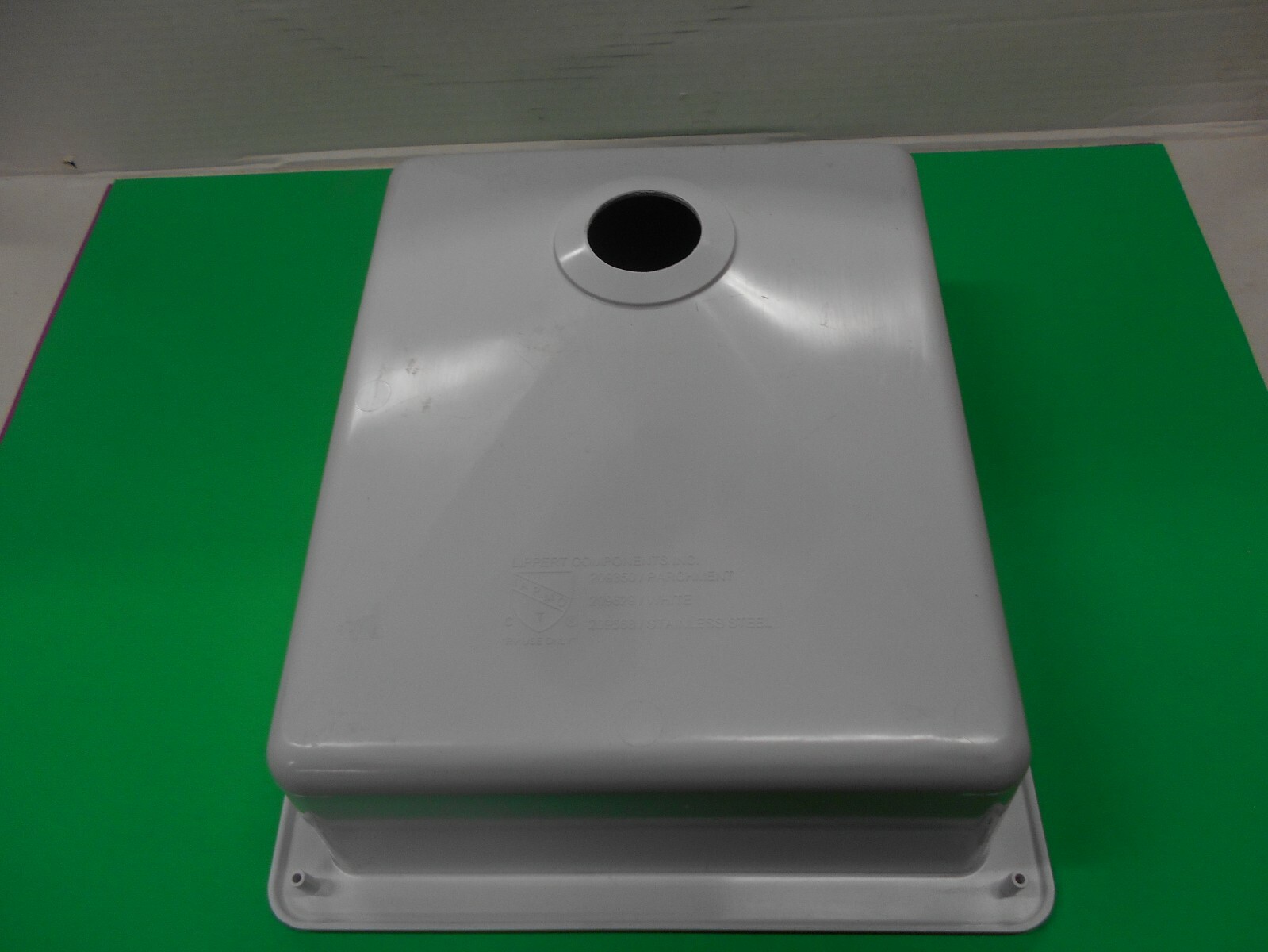*LIPPERT 209629 WHITE SQUARE SINGLE SINK 15″ X 13″ FREE SHIPPING