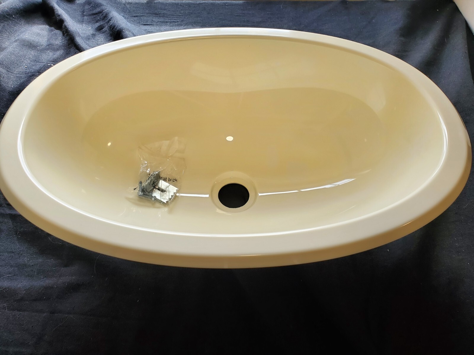 RV *LASALLE BRISTOL 17″ X 12″ OFF WHITE OVAL PLASTIC LAVATORY SINK
